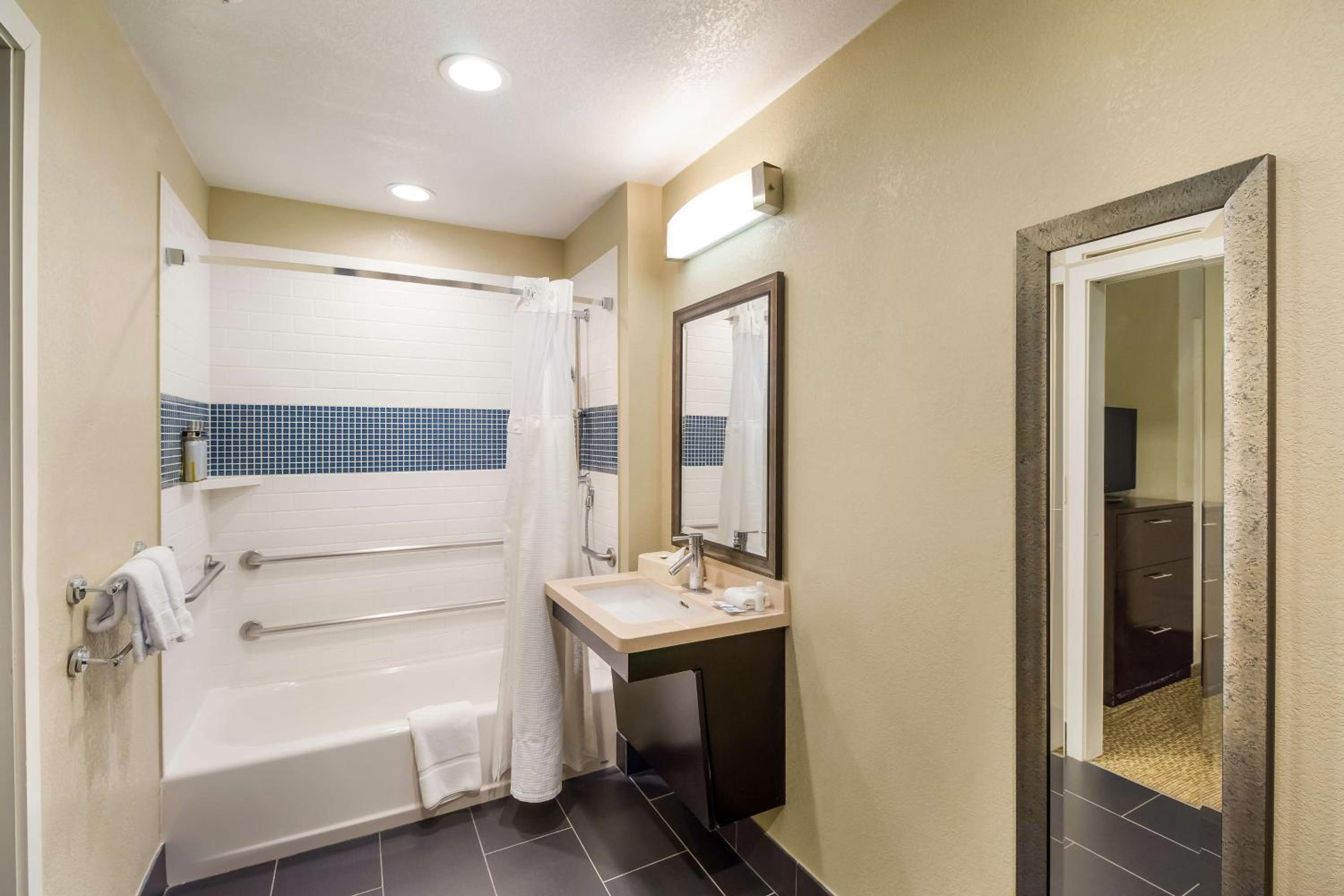 Mobility Accessible - One-Bedroom Queen Suite with Roll-In Shower