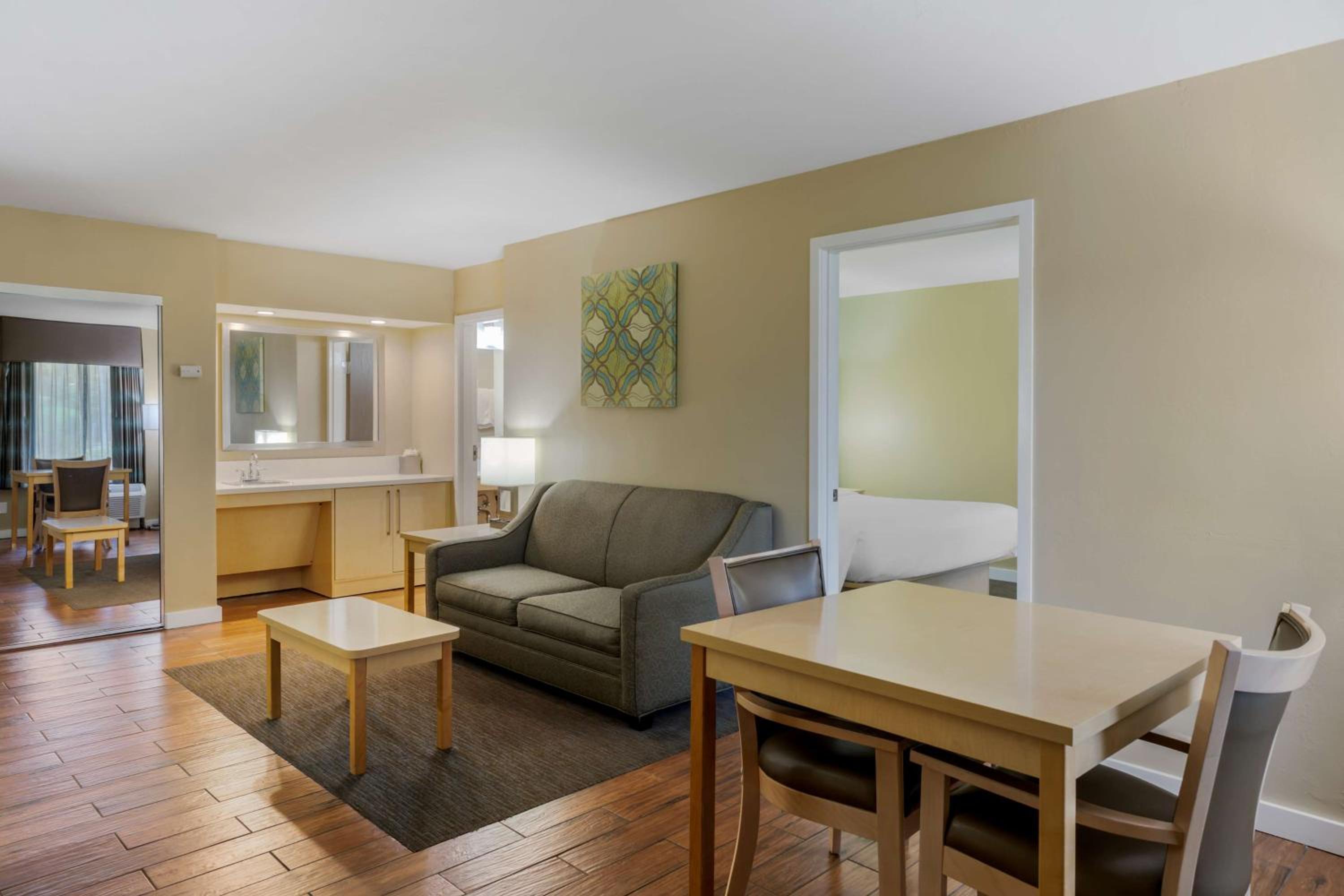 King Suite with Roll-In Shower and Sofa Bed - Disability Access/Non-Smoking