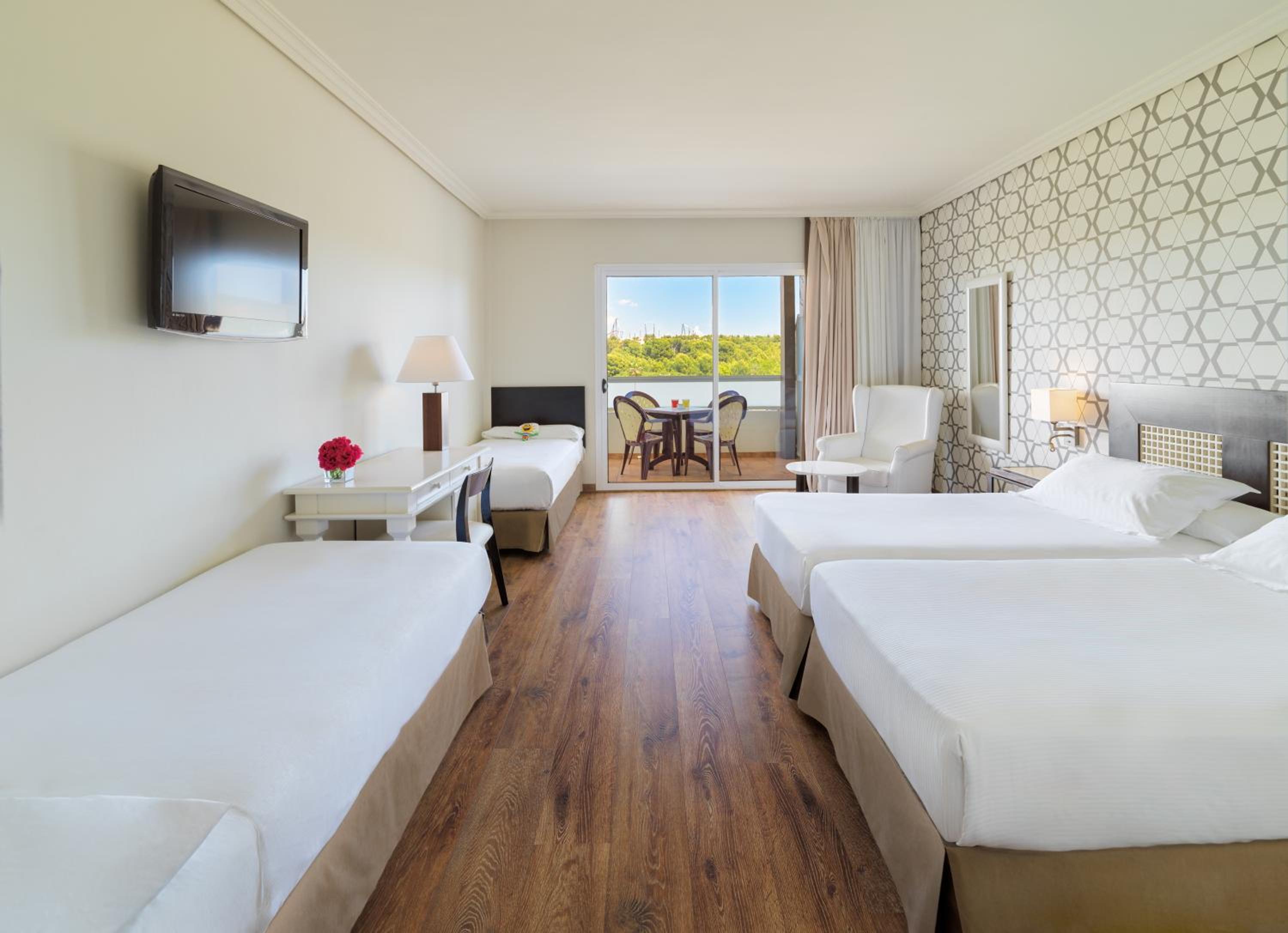 Family Room (2 Adults +  3 Children up to 10 years old) 