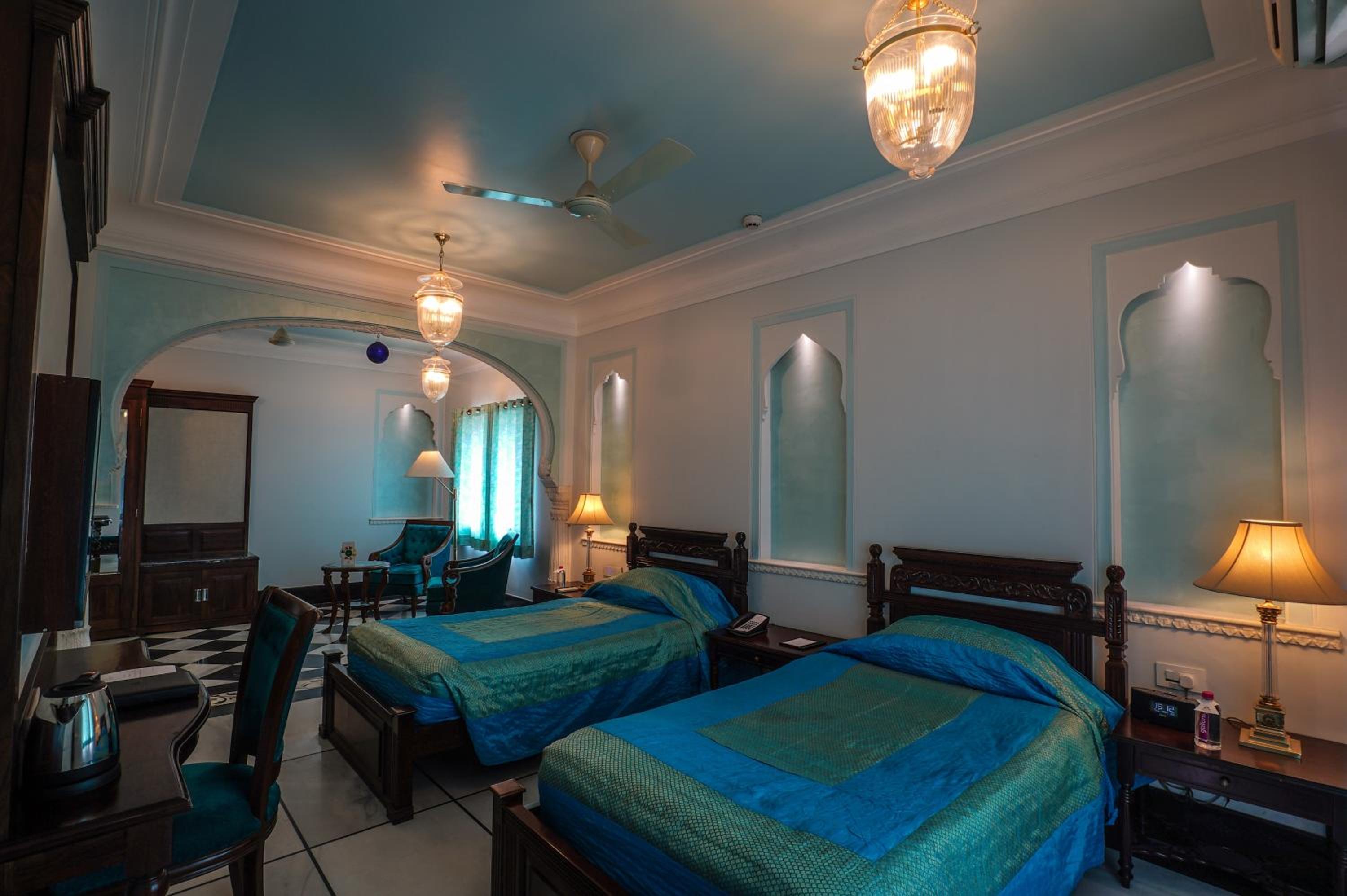 Suite: 20% off on session of Spa, 10% off on food & beverage services, 15 % off On Laundry