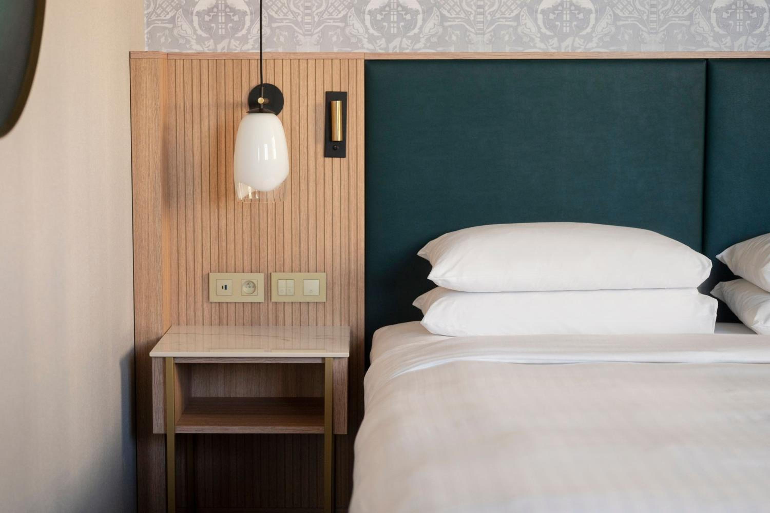 Junior King Suite - Club Lounge Access