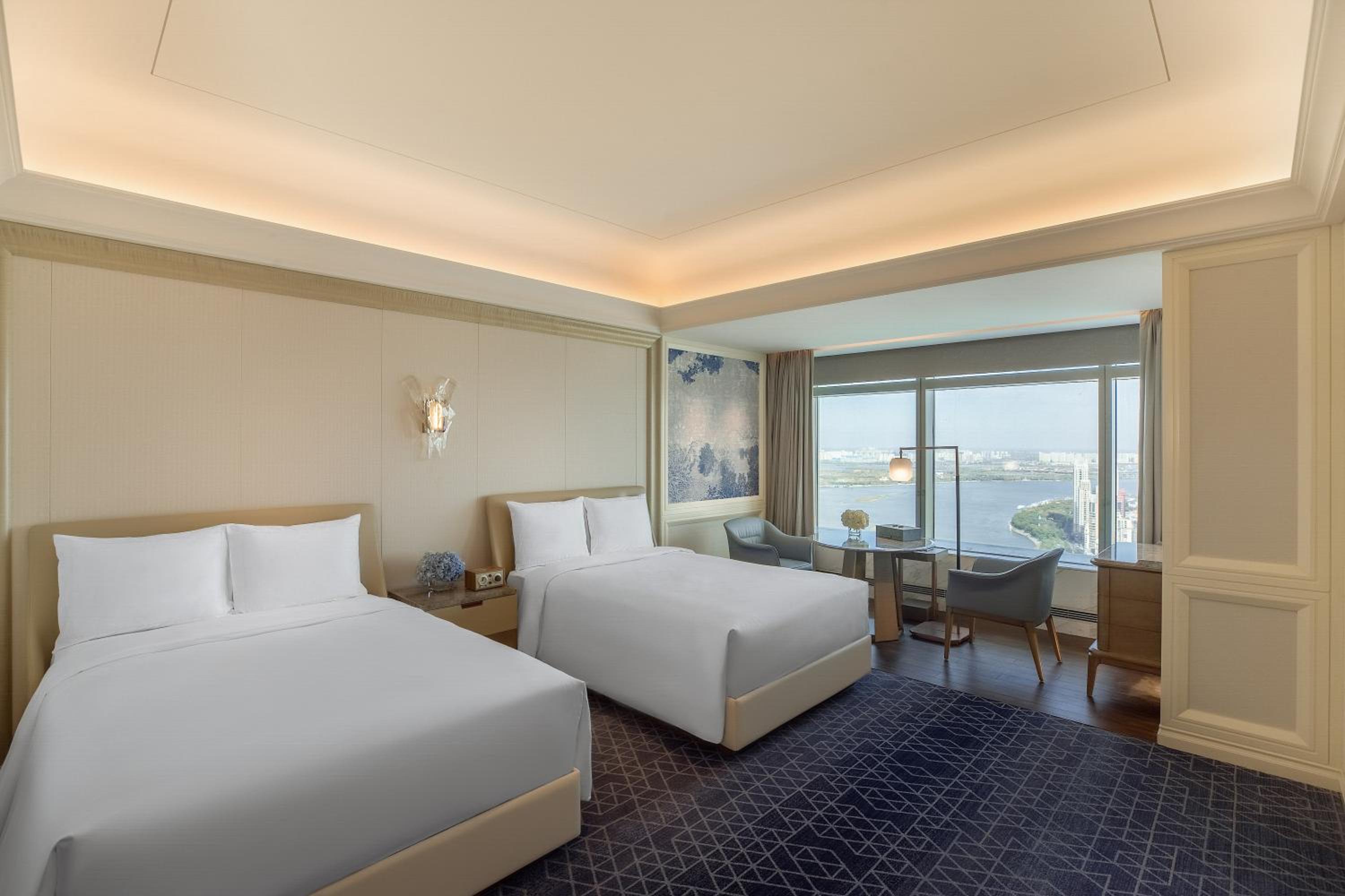 Premier Room with River View - Club Level