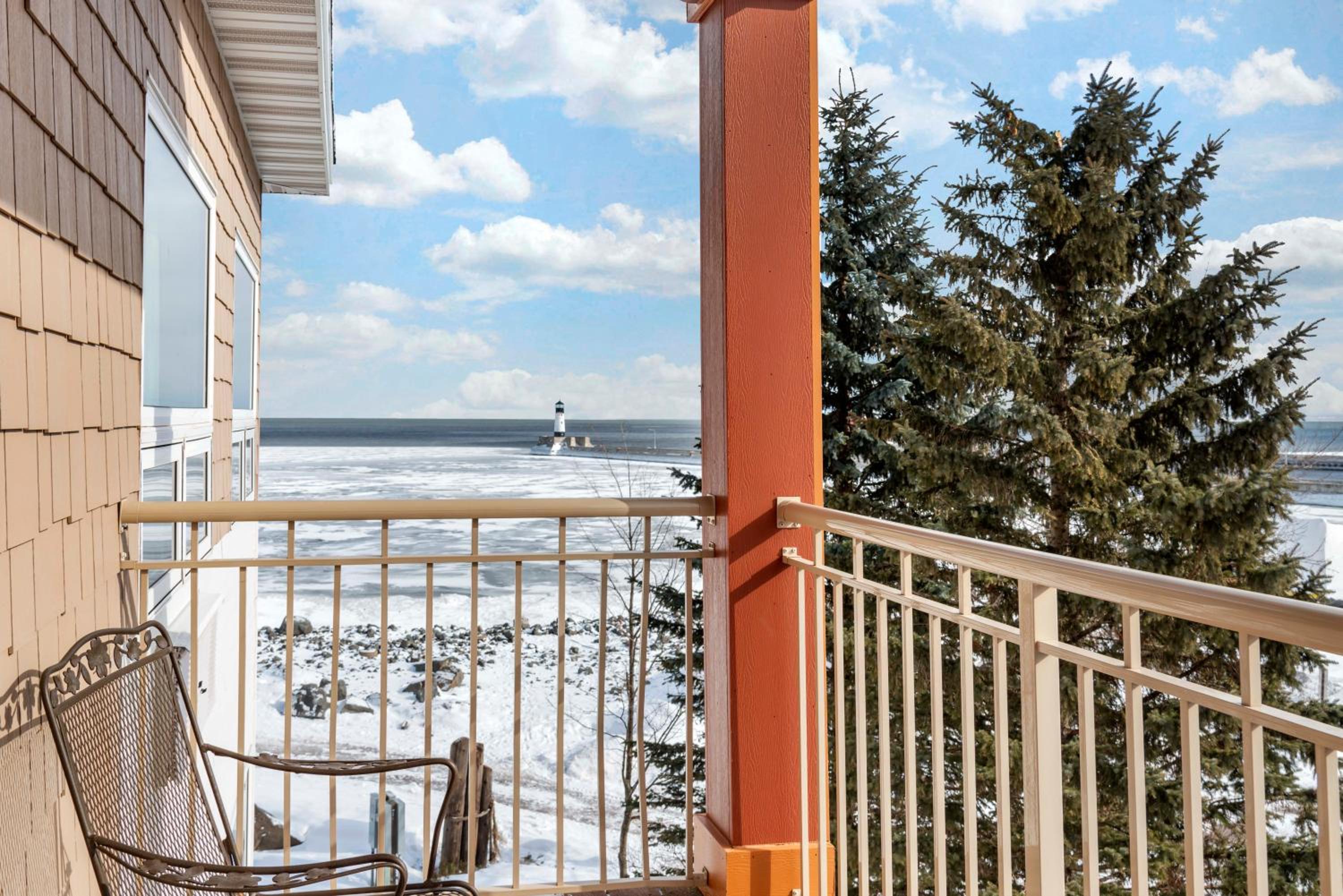 King Suite with Sofa Bed-Lake View