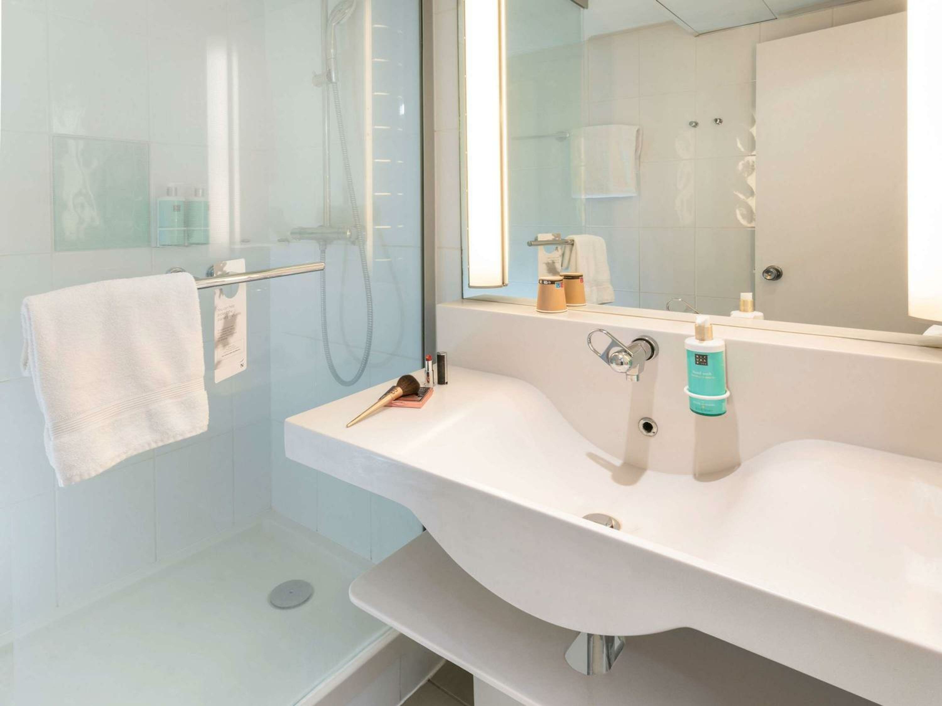 Executive Room with One Double Bed and One Single Sofa Bed 