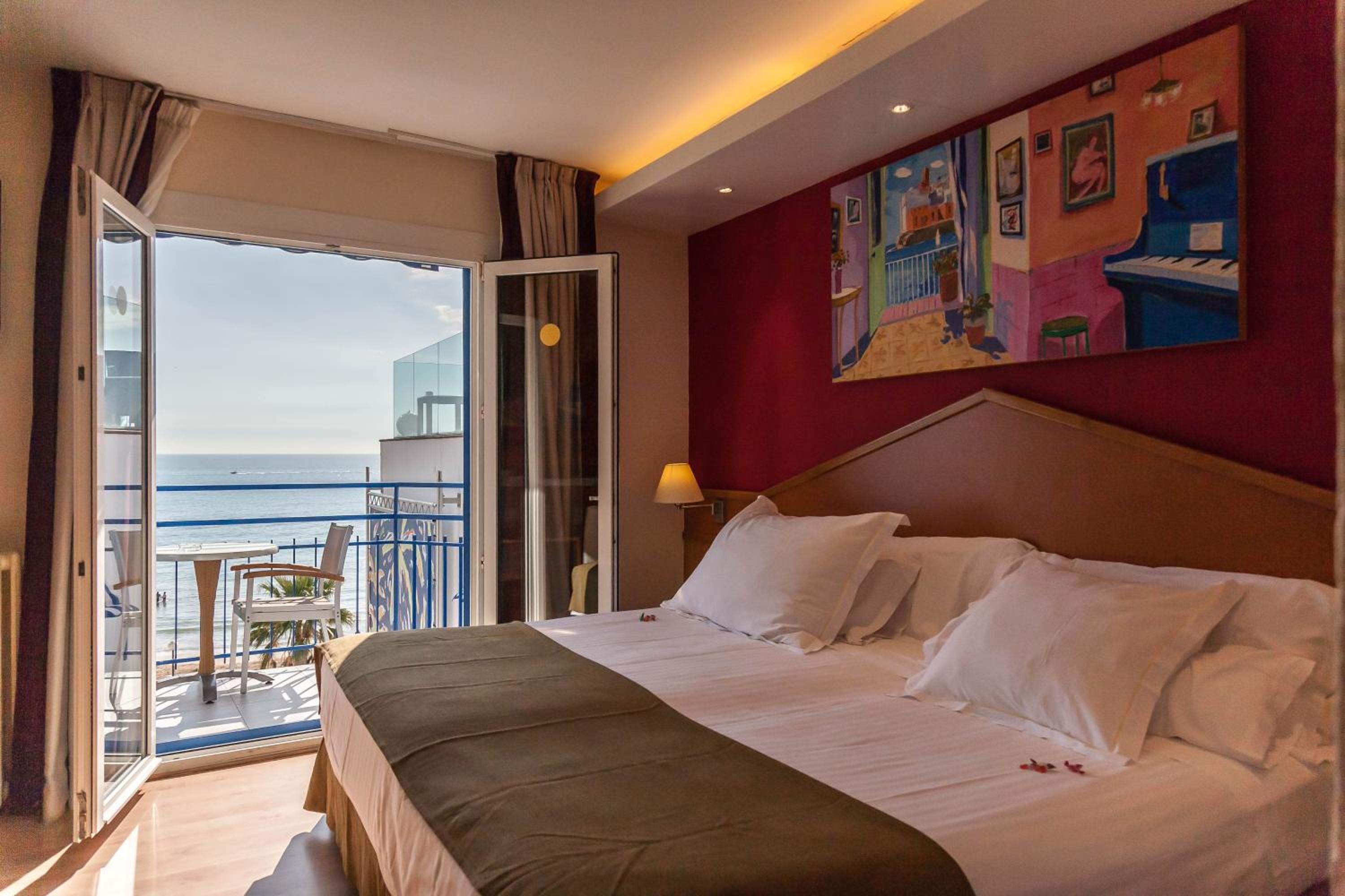 Double or Twin Room with Balcony and Sea View