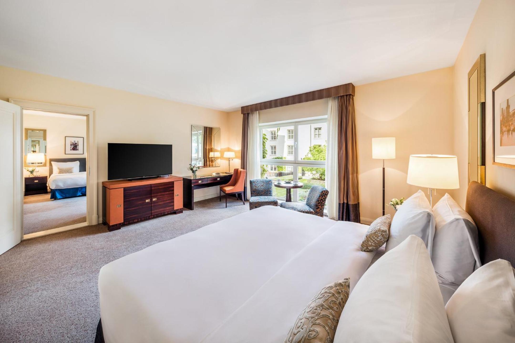 Deluxe Garden View King Room