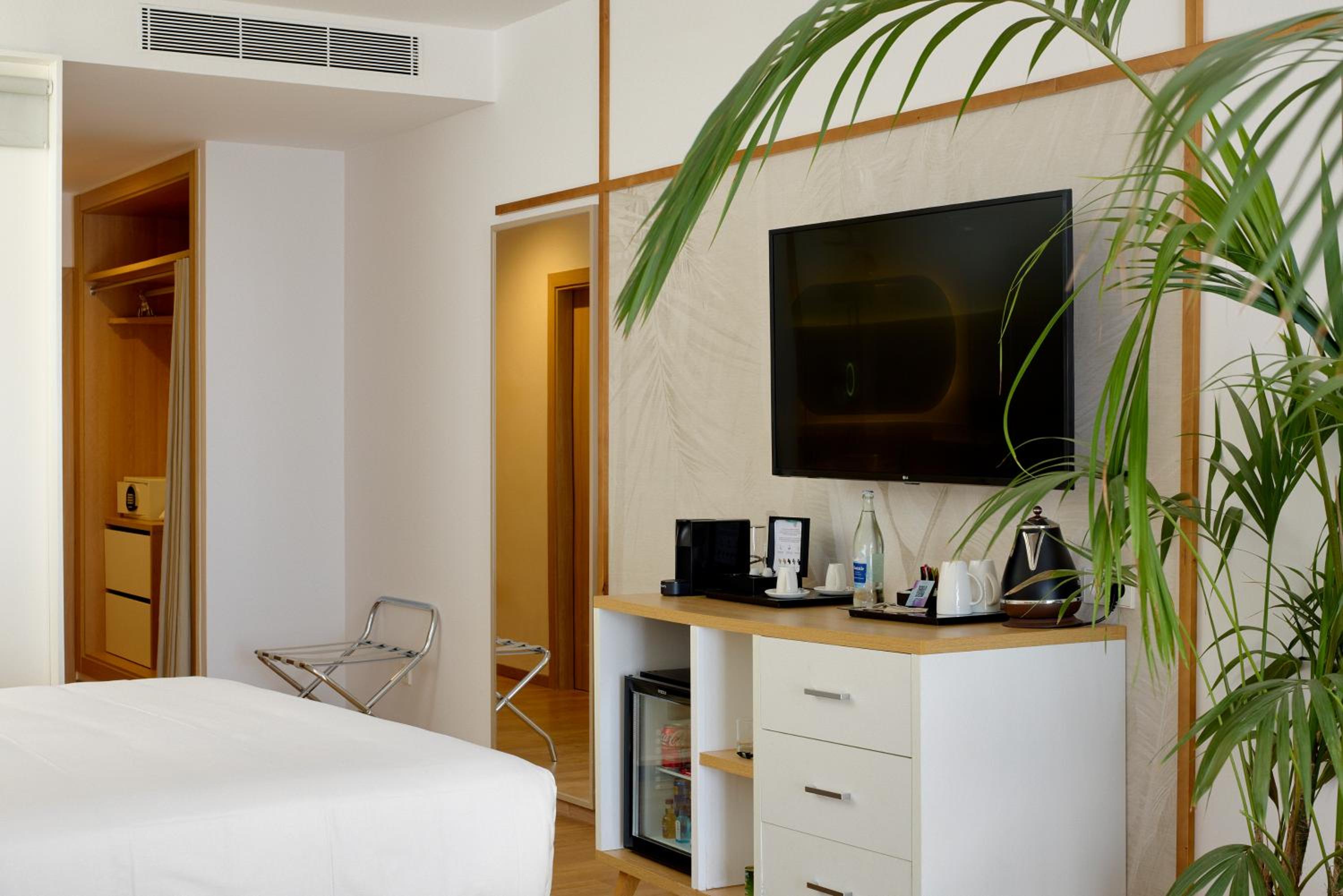 The Level Junior Suite Pool Access