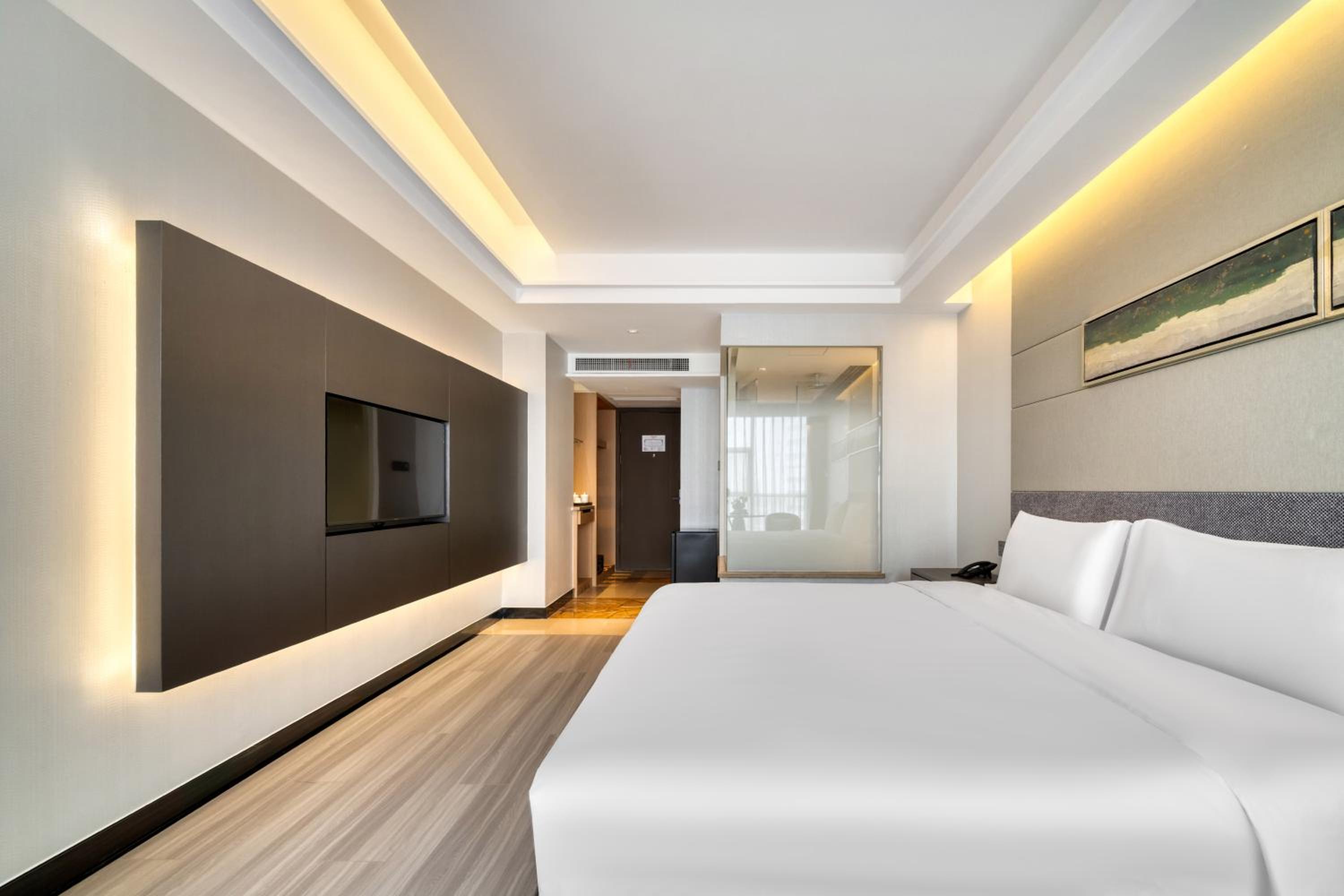 Deluxe King Bed Room with City View(Building A)