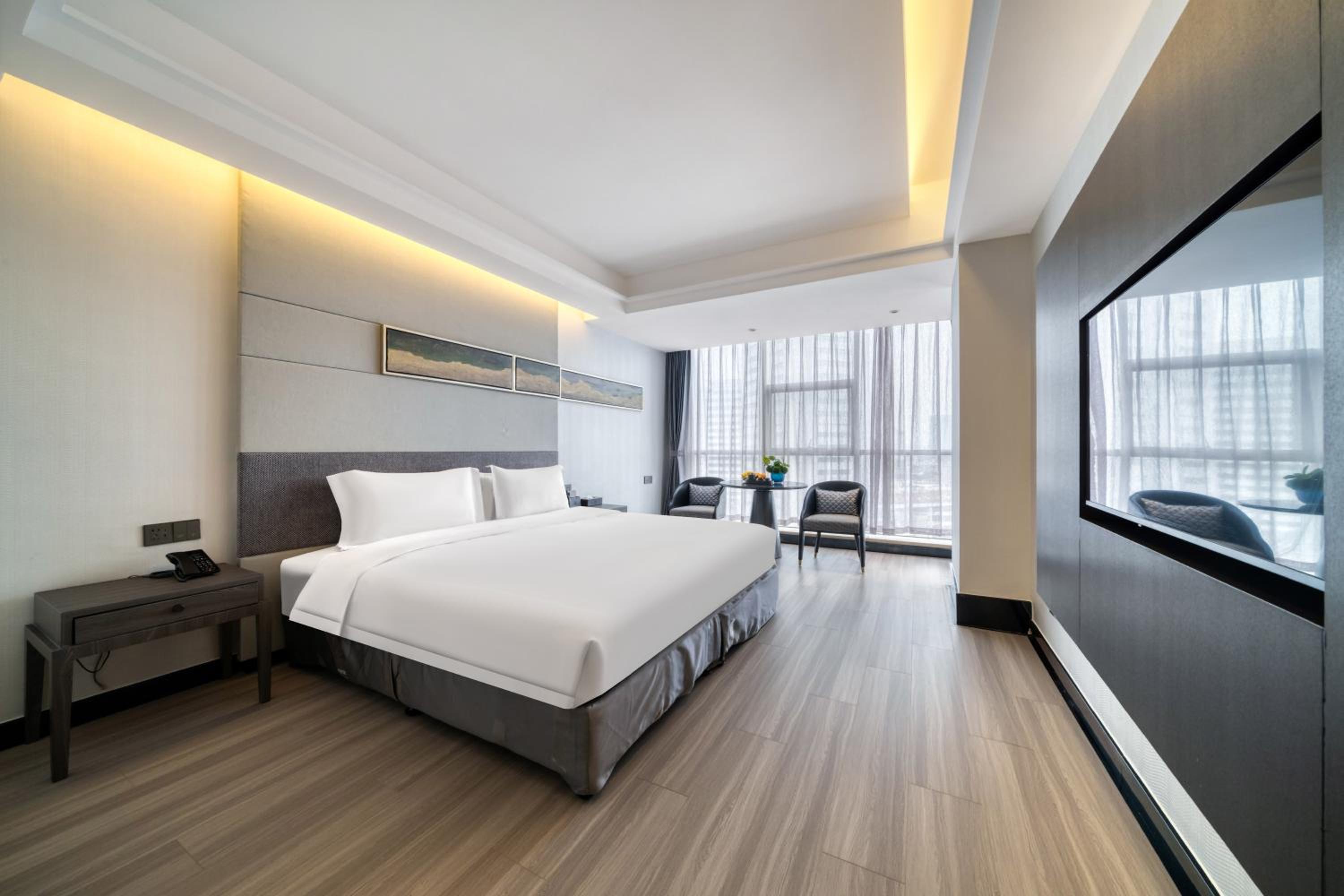 Deluxe King Bed Room with City View(Building A)