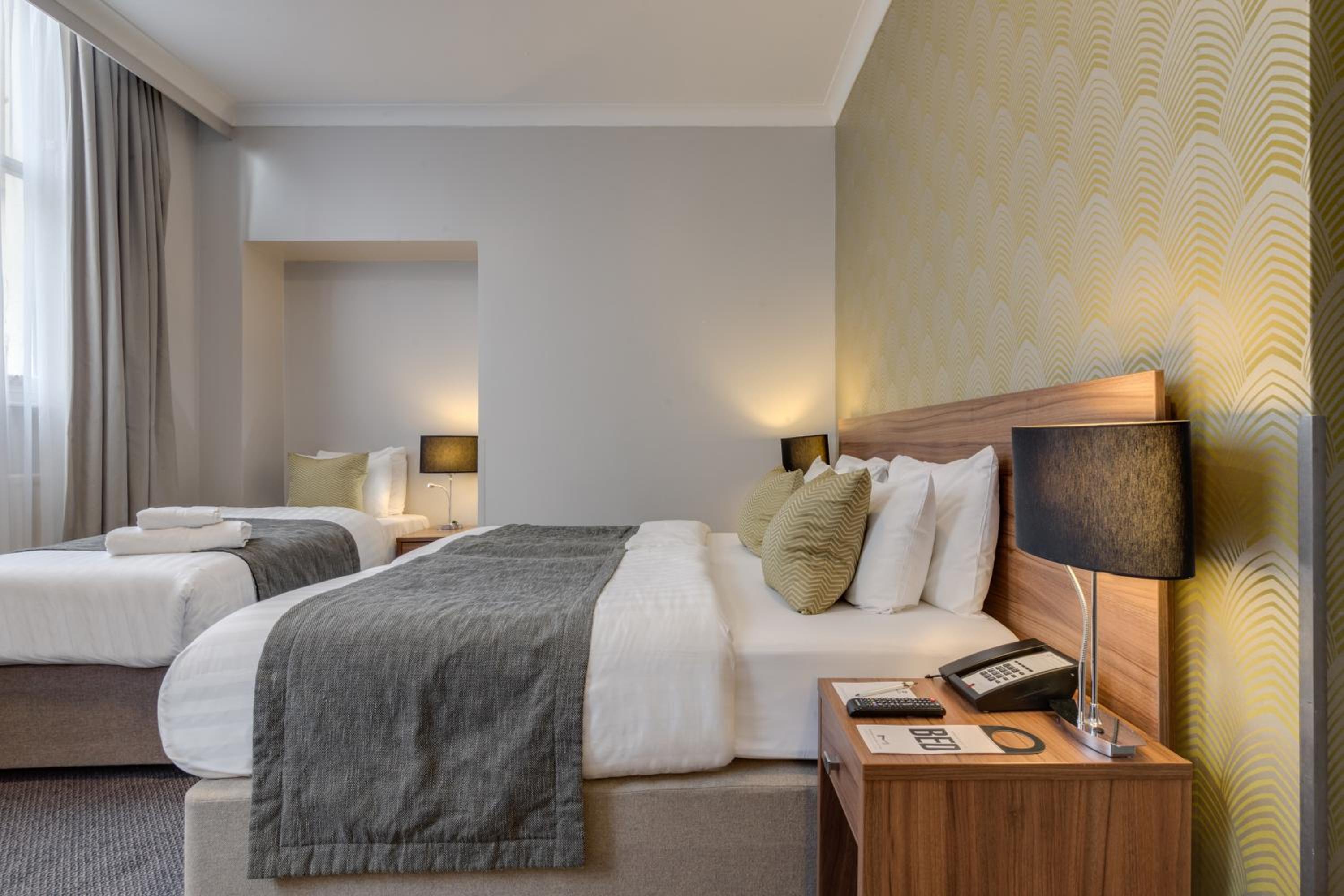 Family Room (2 Adults + 2 Children)