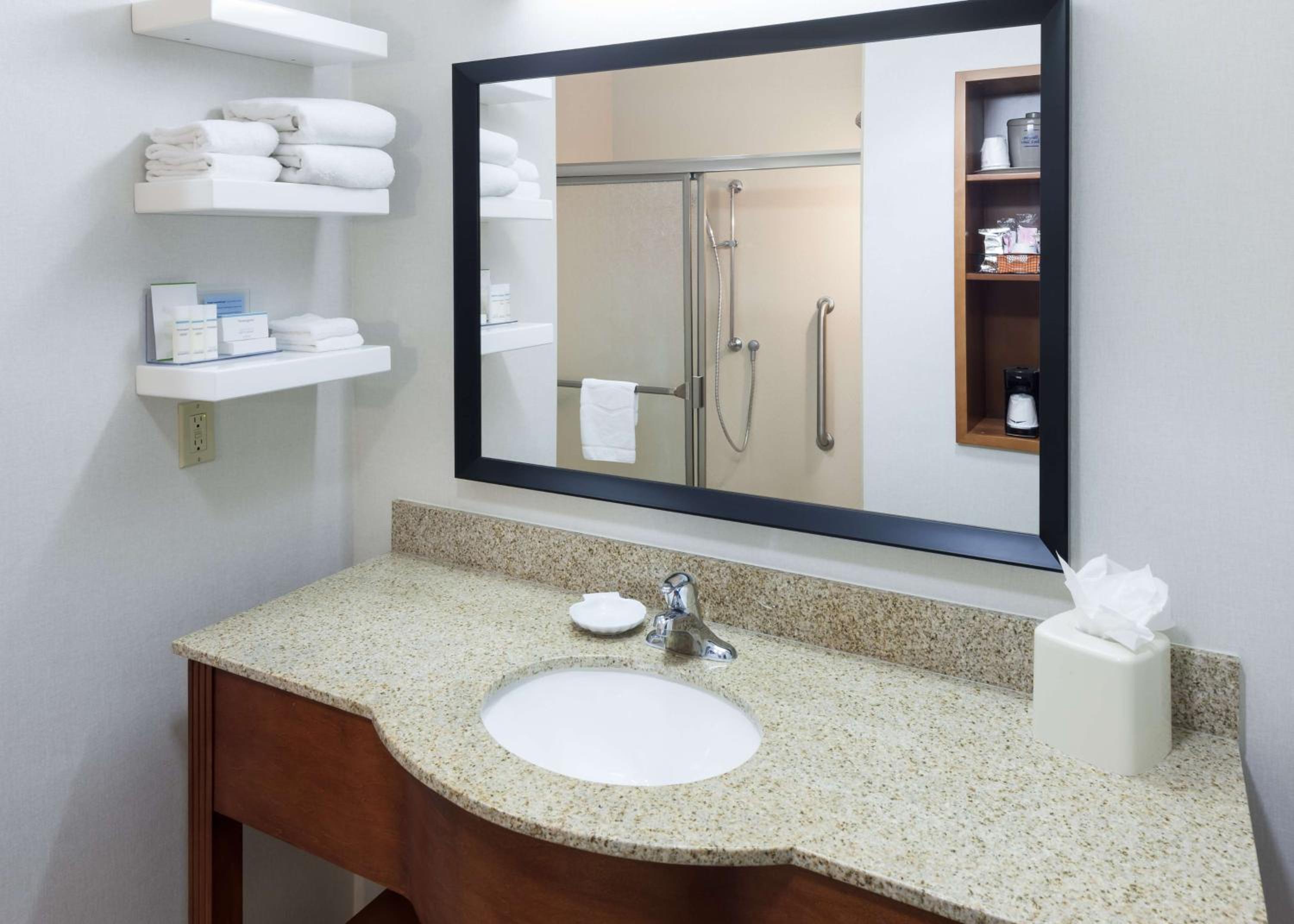 King Room with King Bed - Non-Smoking