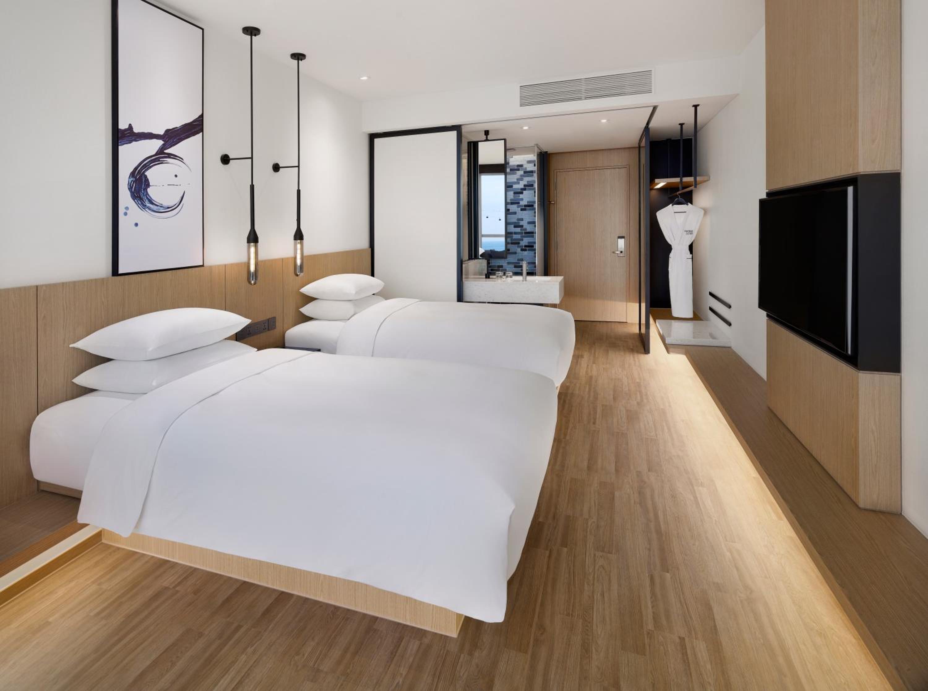 Deluxe Guest Room - High Floor, Twin/Single 2 Bed(s)