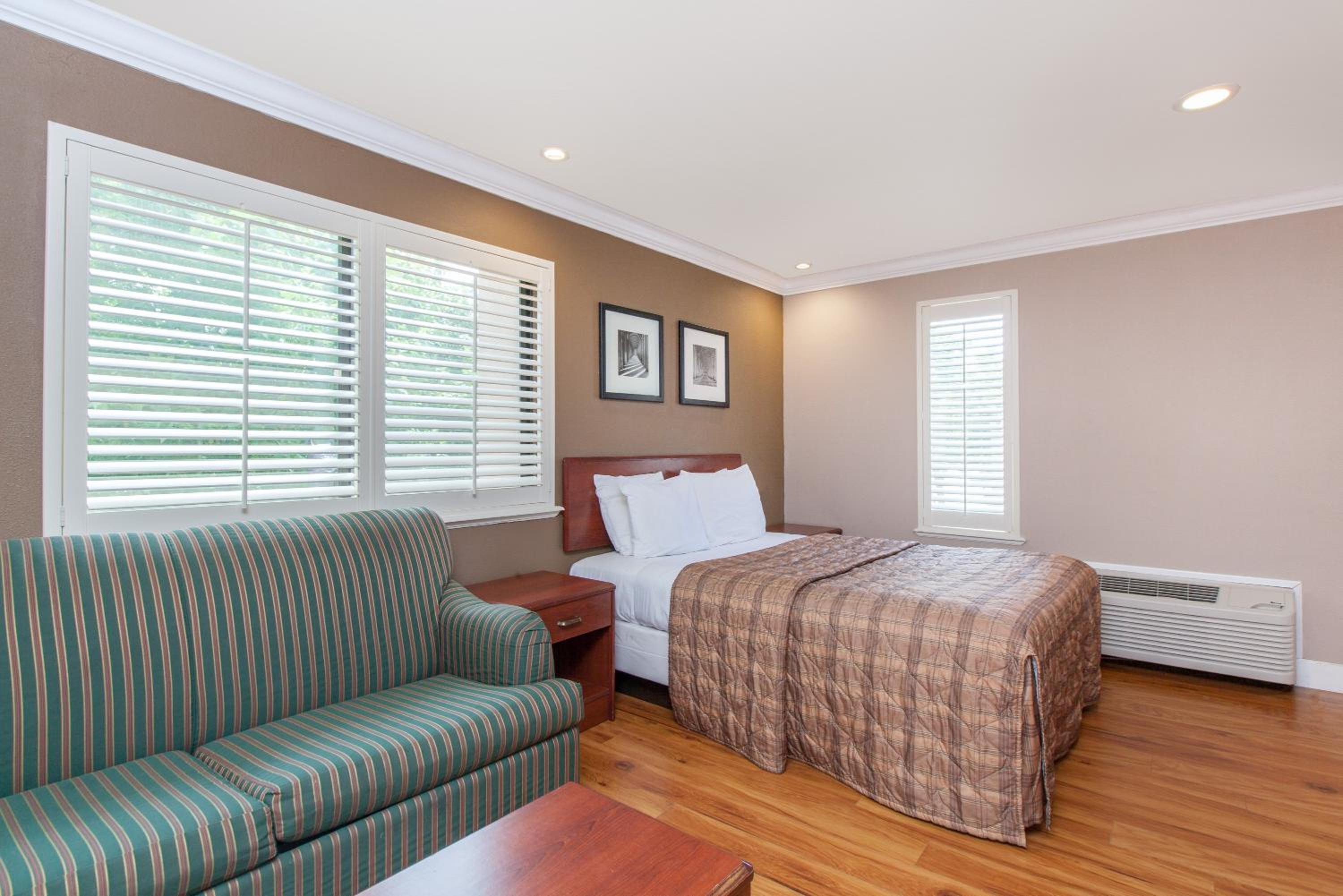 Business Queen Room - Non-Smoking