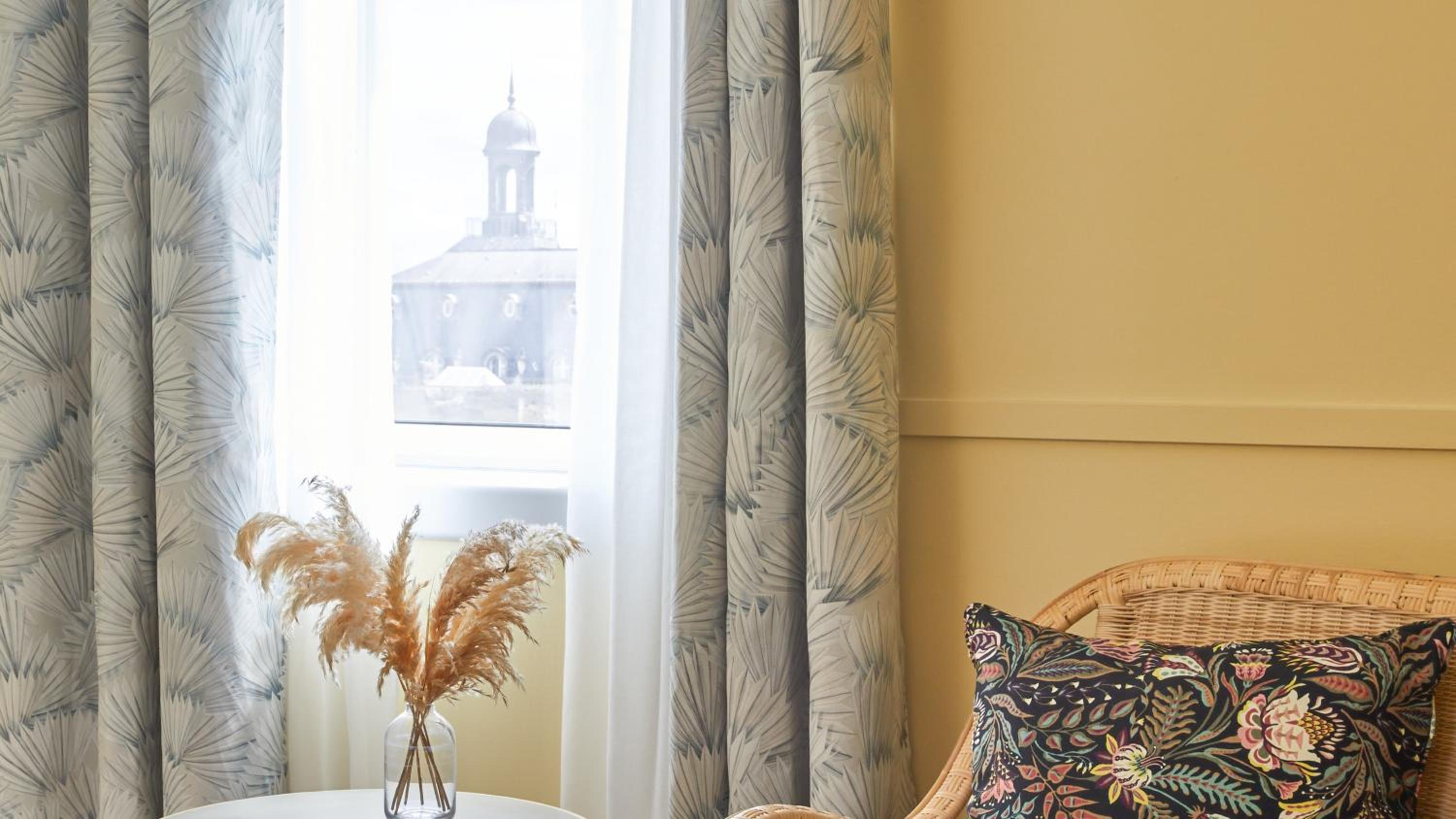 Standard King Room with City View