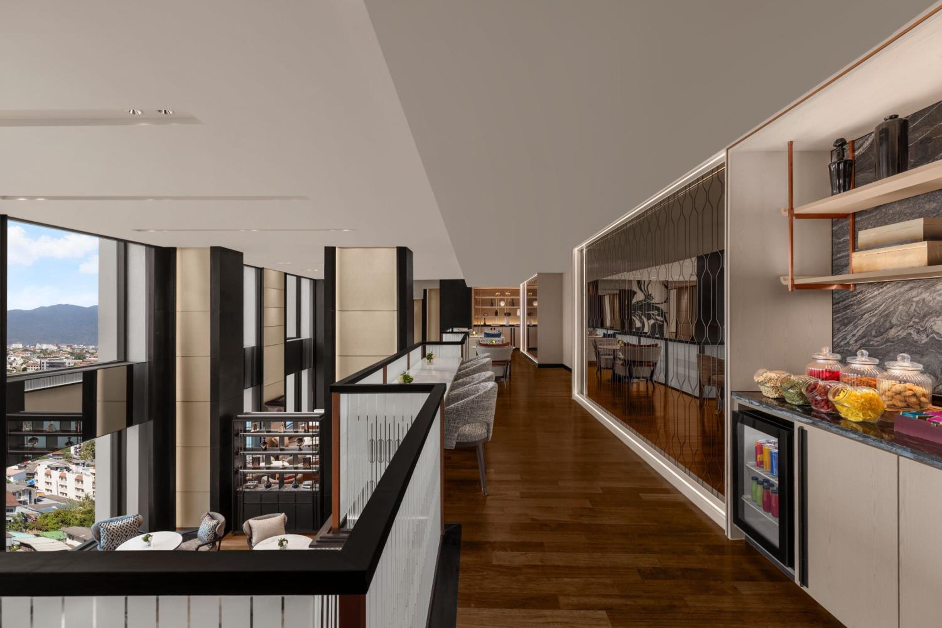 Club Suite - King Bed - High Floor - Club Lounge Access - Mountain View