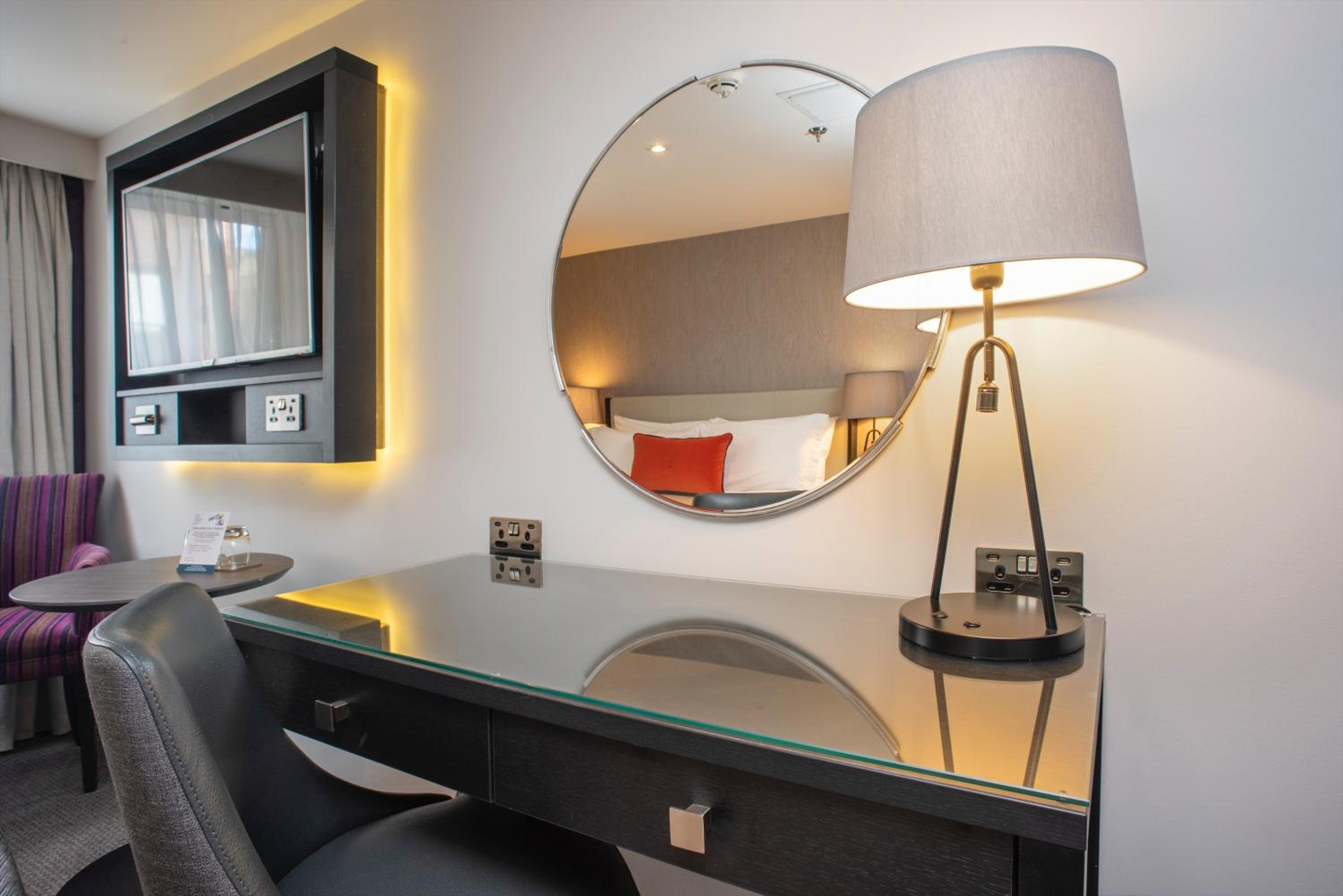 Standard King Room - Non-Smoking 