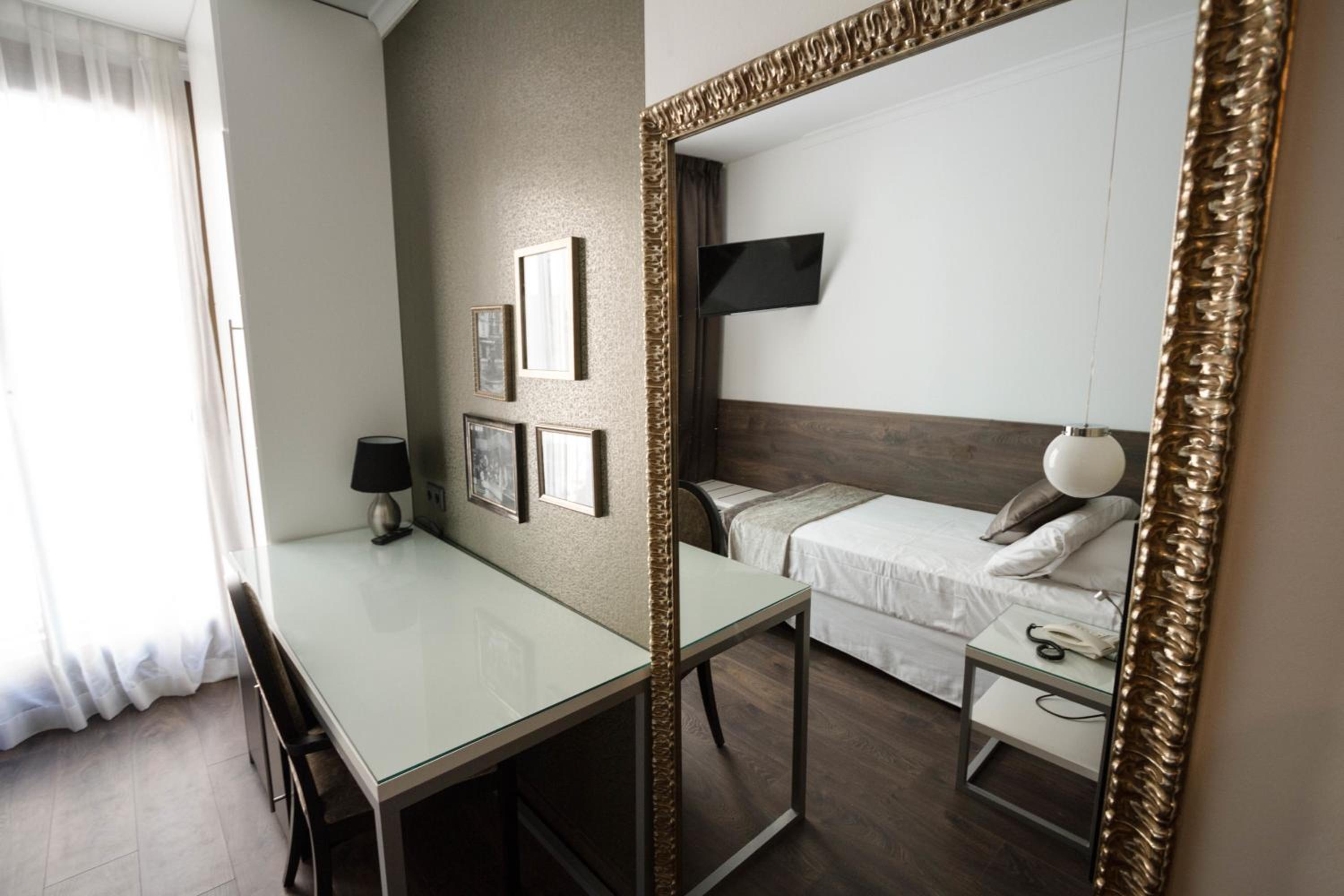 Standard Single Room with Street View