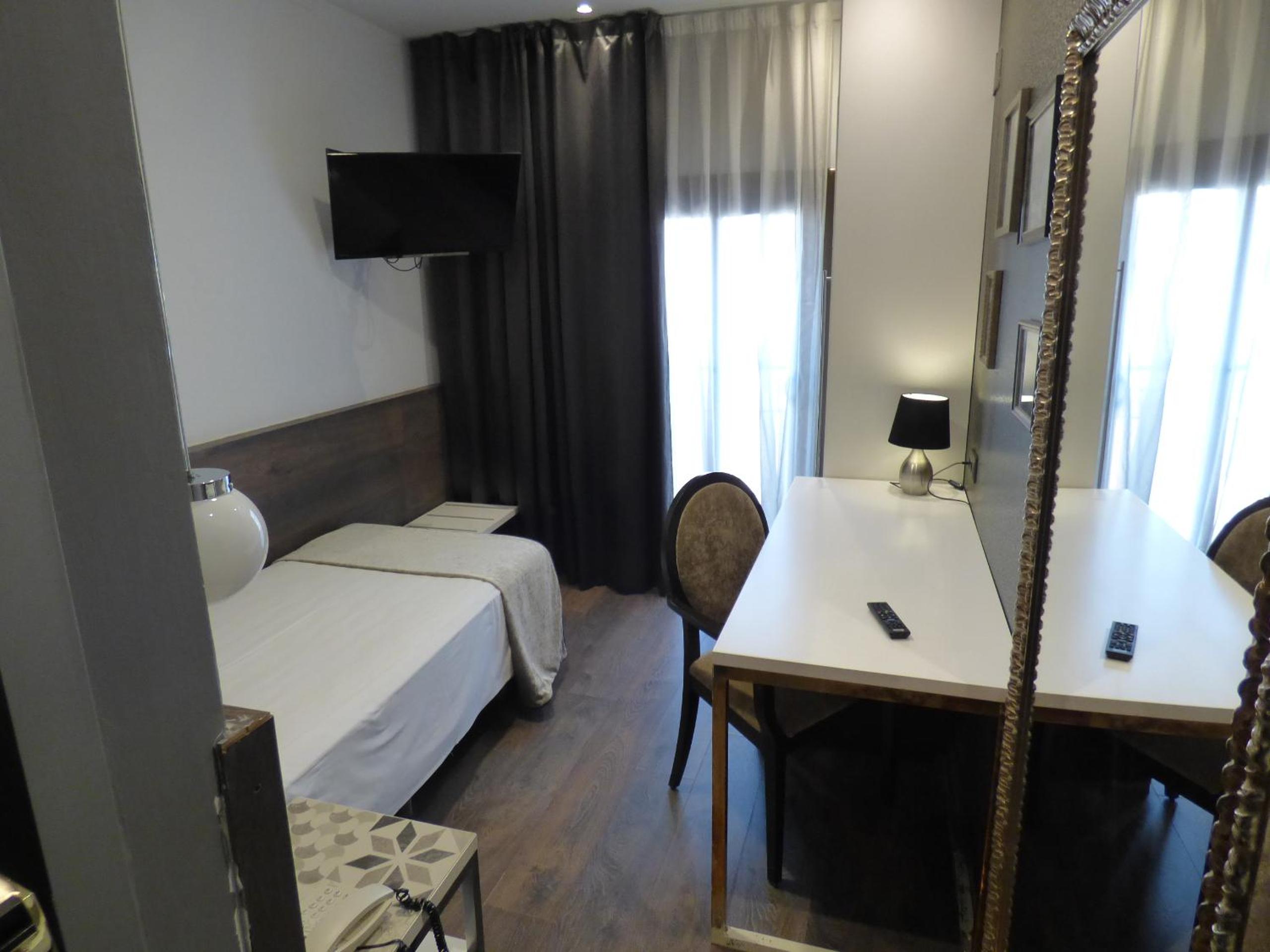 Standard Single Room with Street View