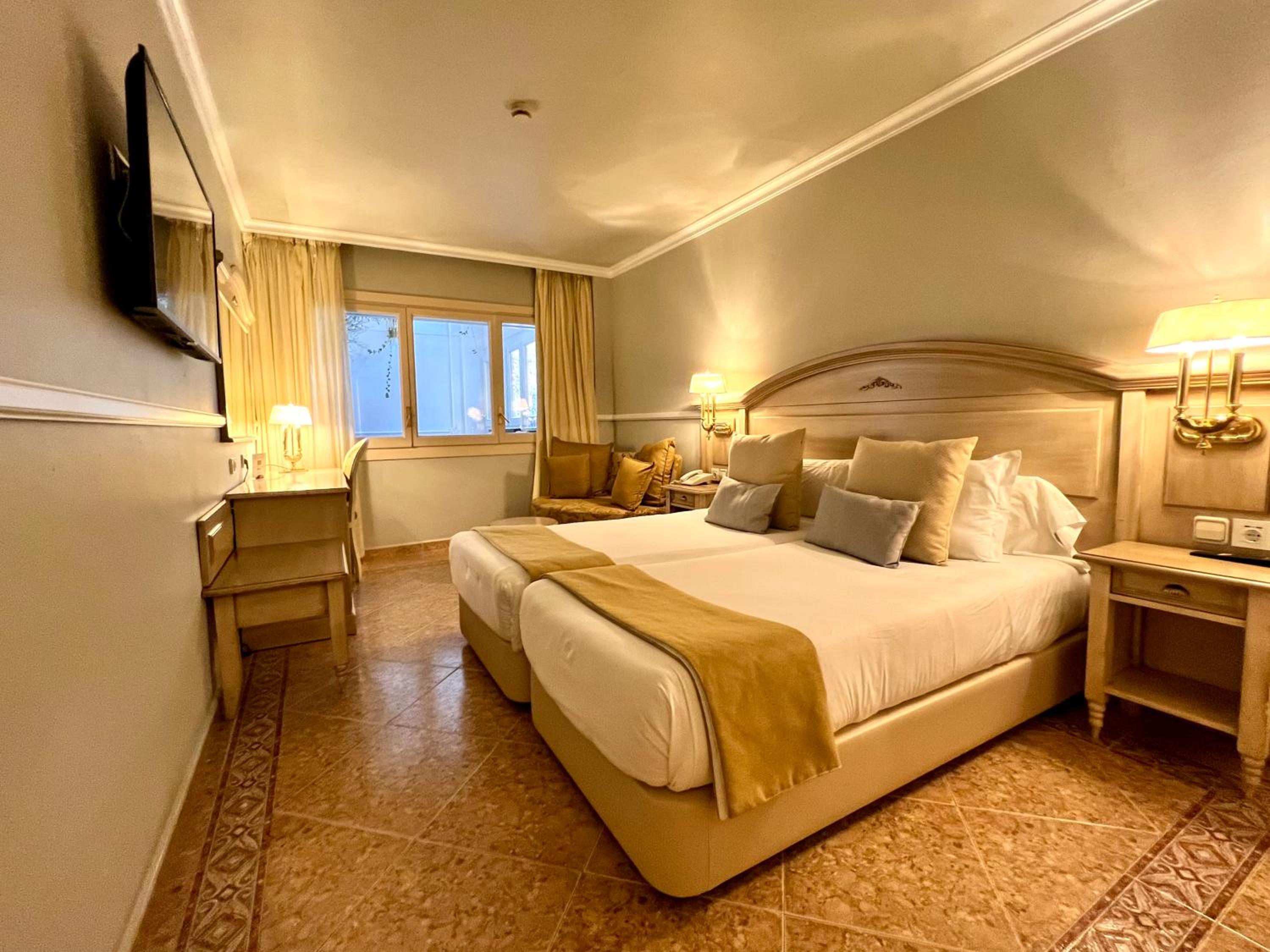 Double or Twin Room with backyard view