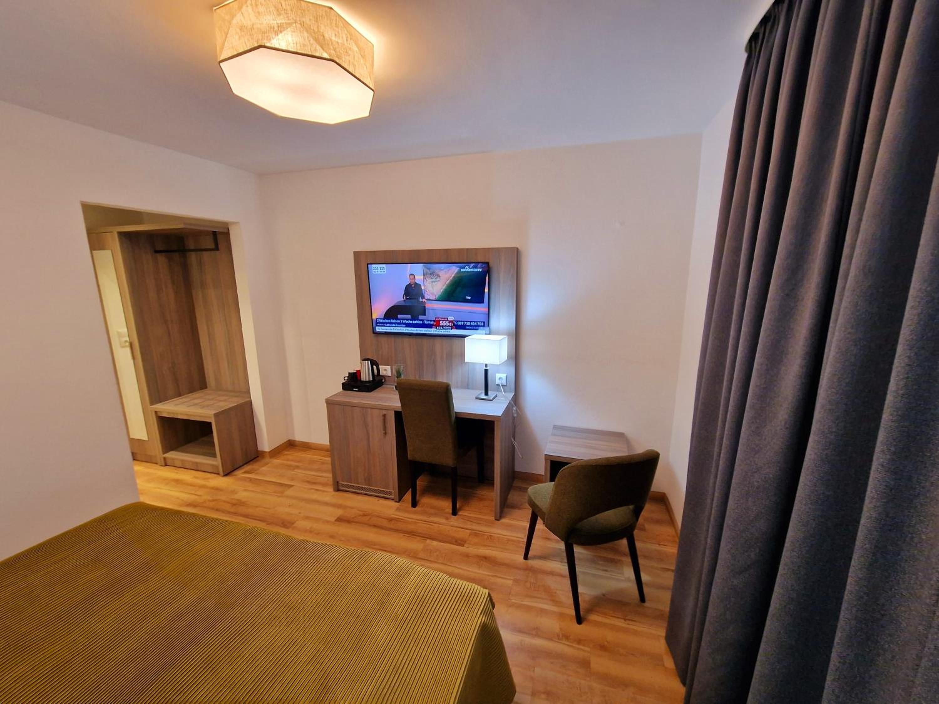 Double or Twin Room with Shower