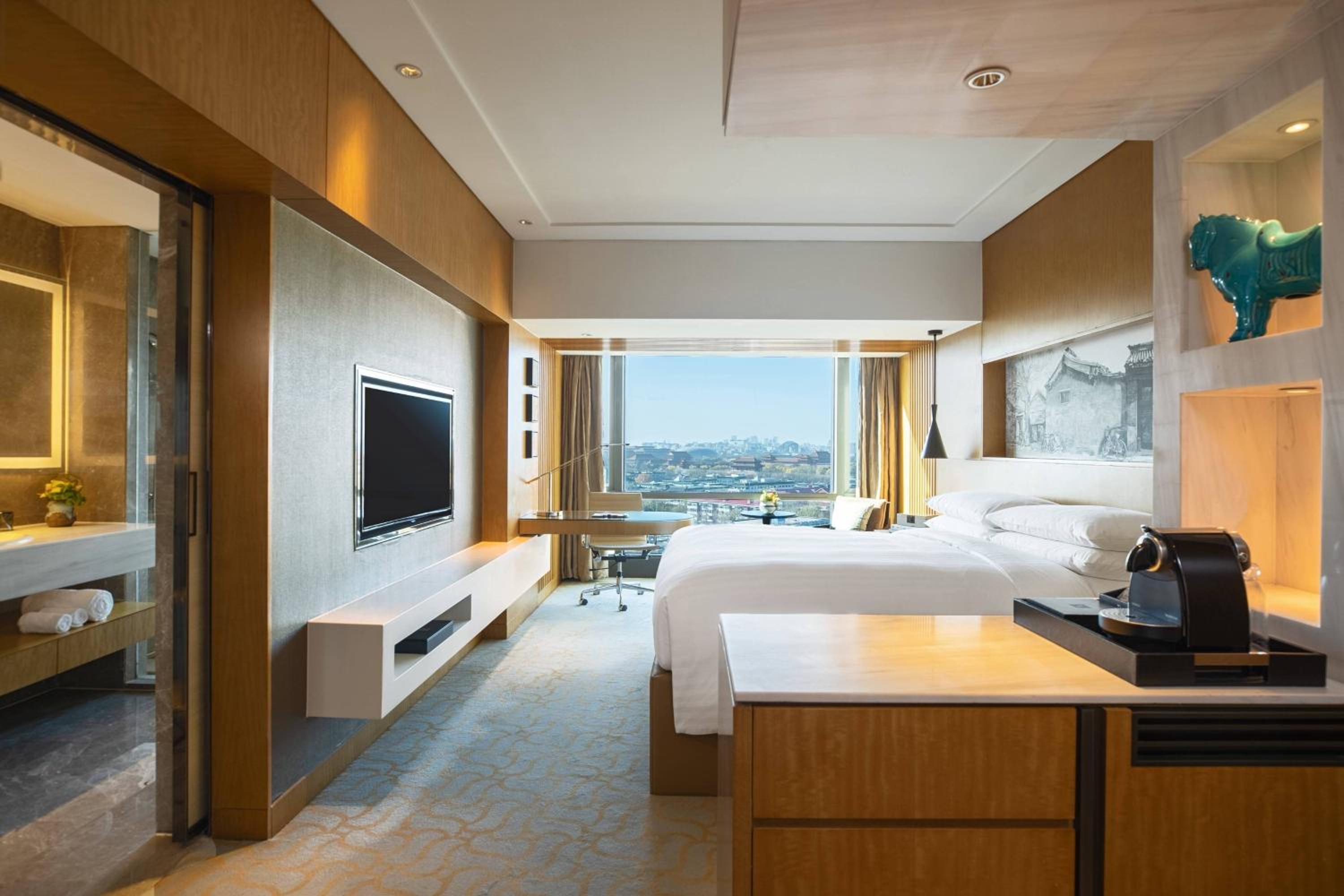 Club King Room with Lounge Access - Afternoon tea + Happy hour + Drink time 