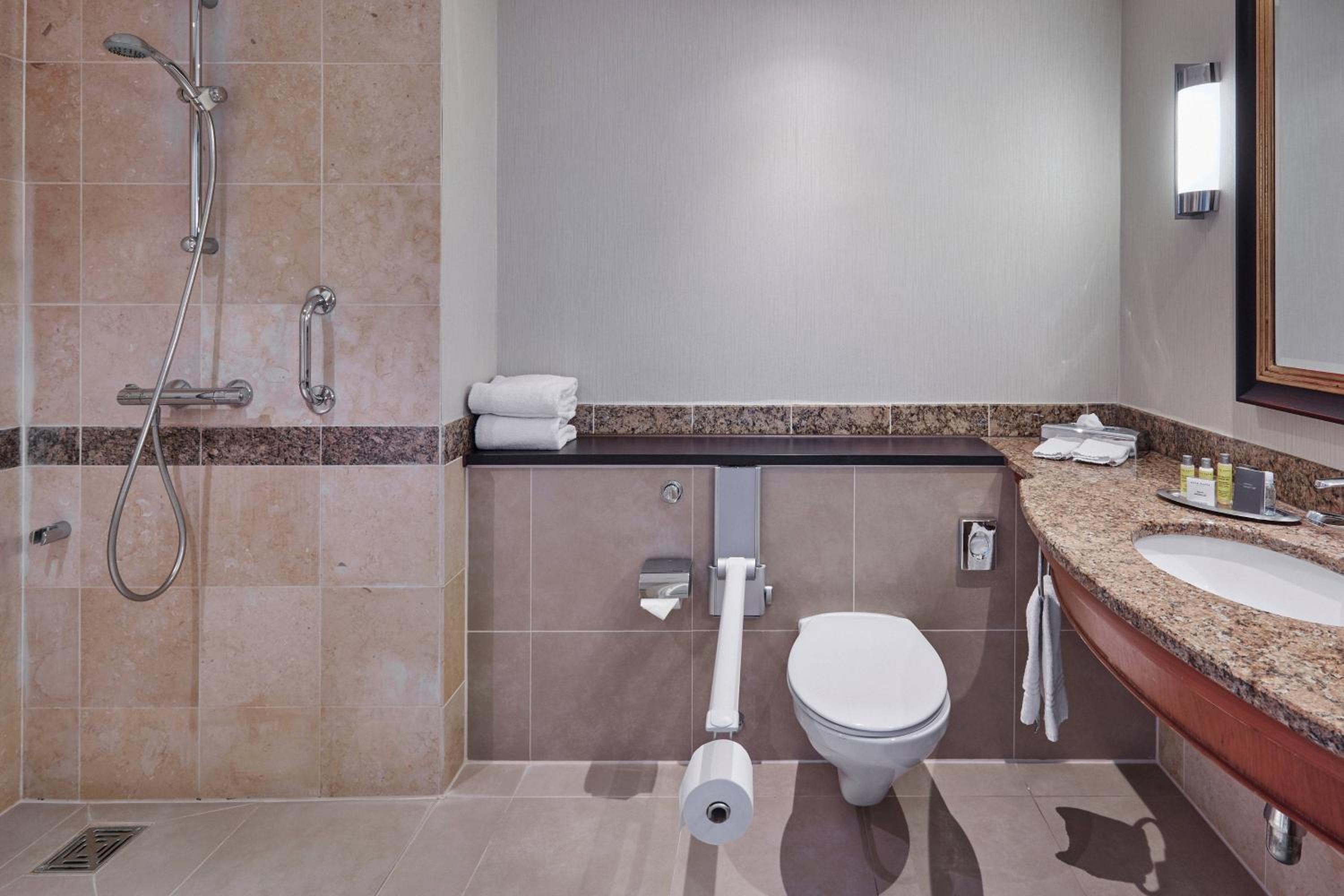 Deluxe Guest Room, 1 King, City View