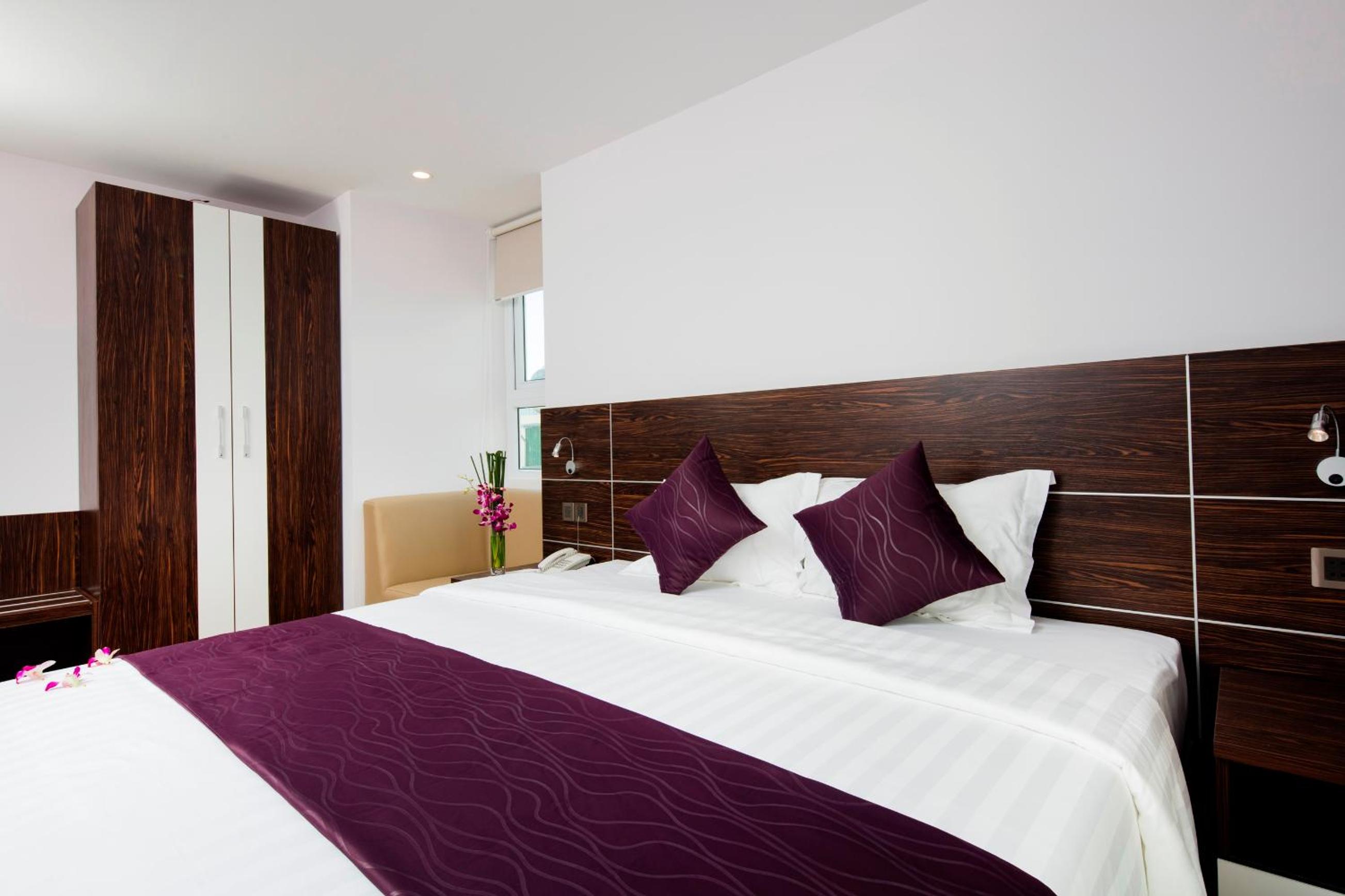 Deluxe Double Room With City View And Balcony