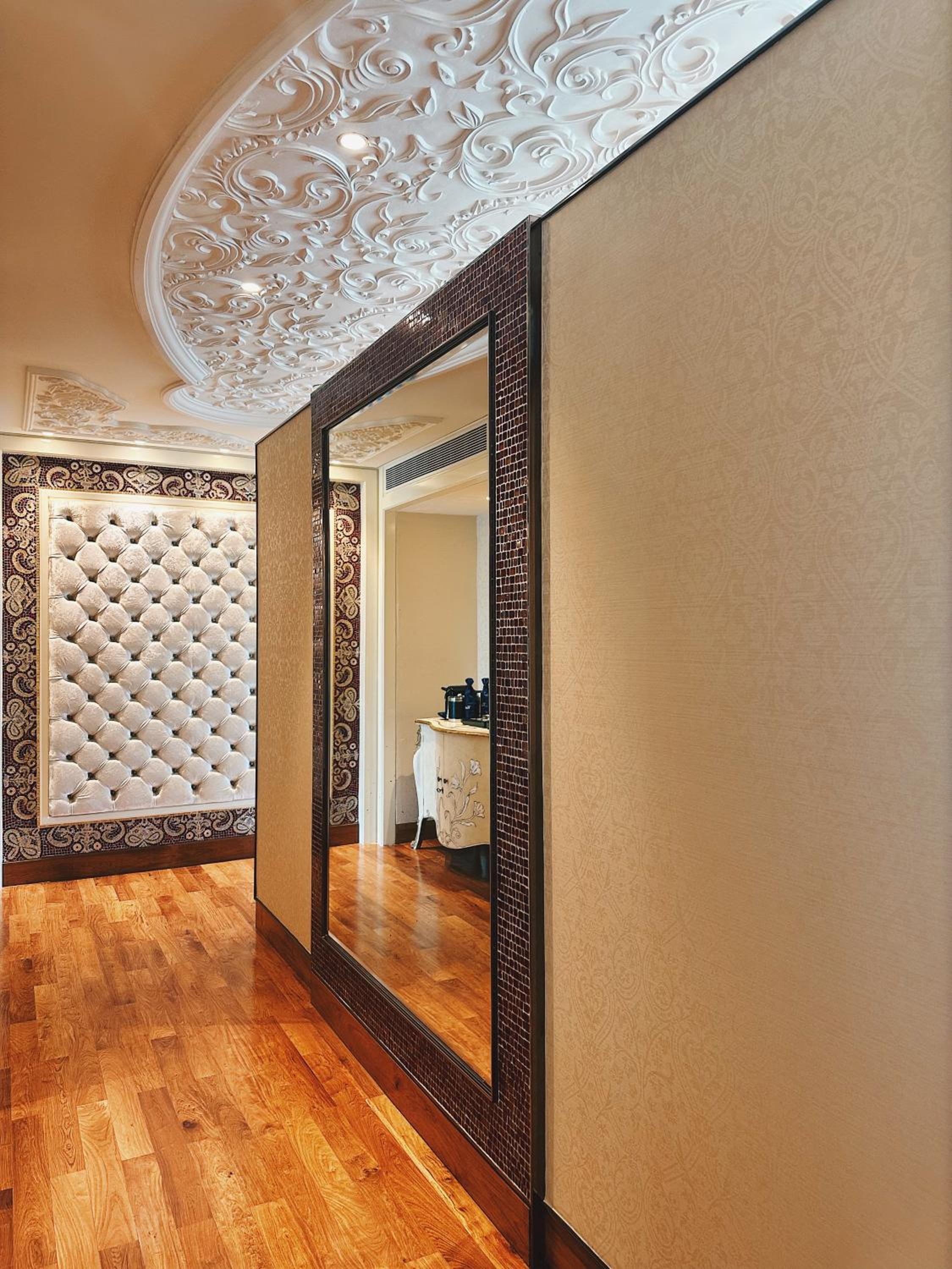 Romance Suite High Floor with Executive Lounge Access 