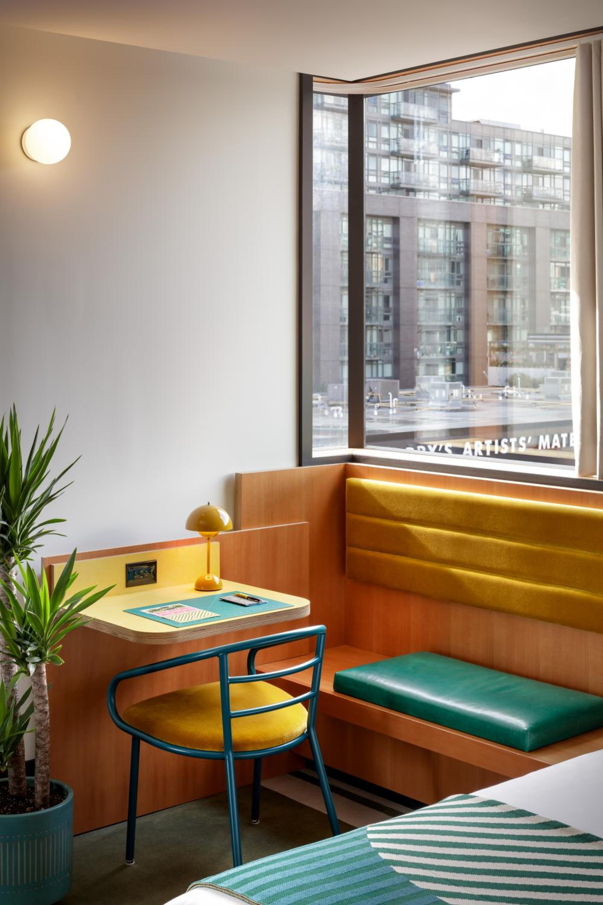 Modern Wing King Room