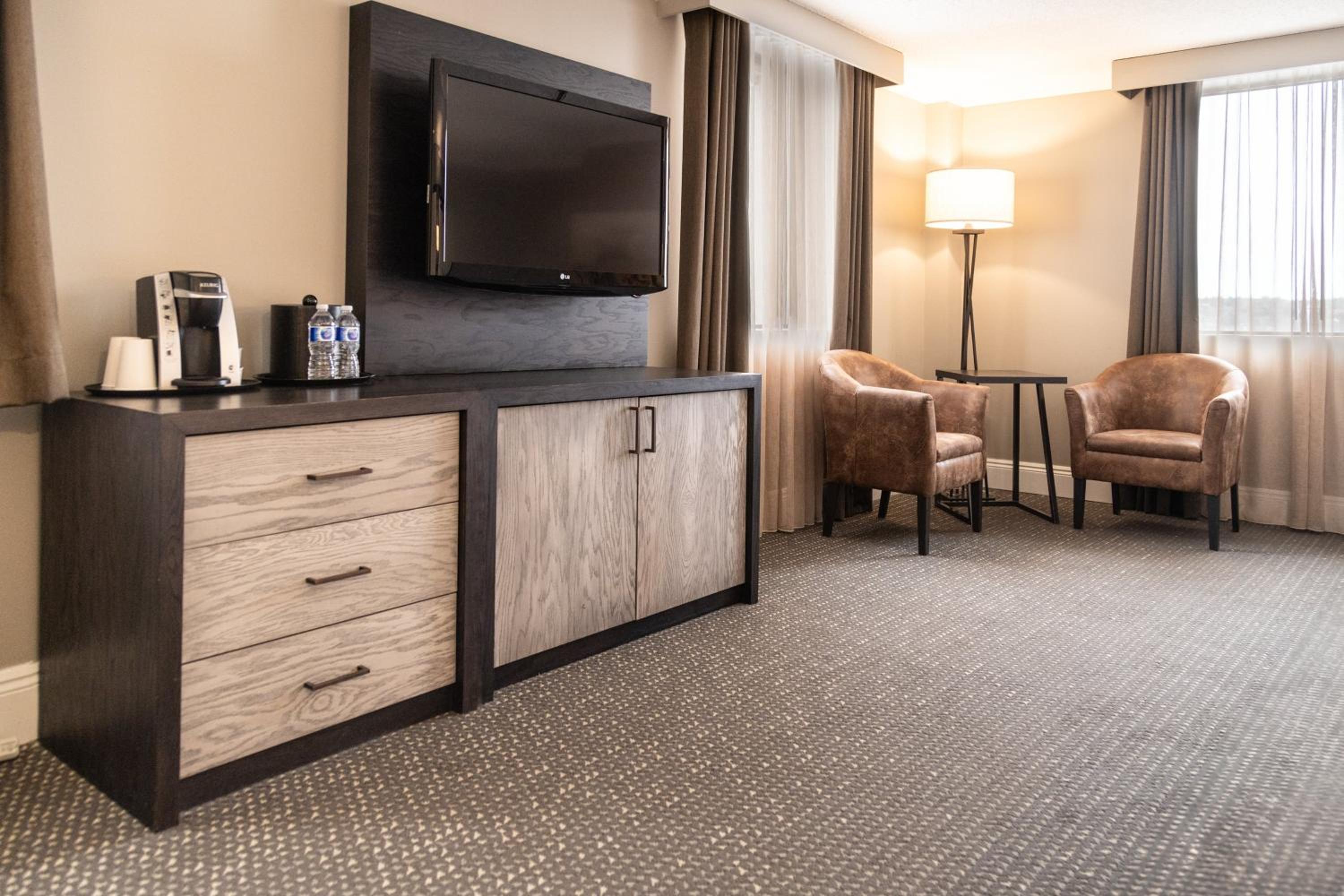 Premium Queen Room with Two Queen Beds and River View