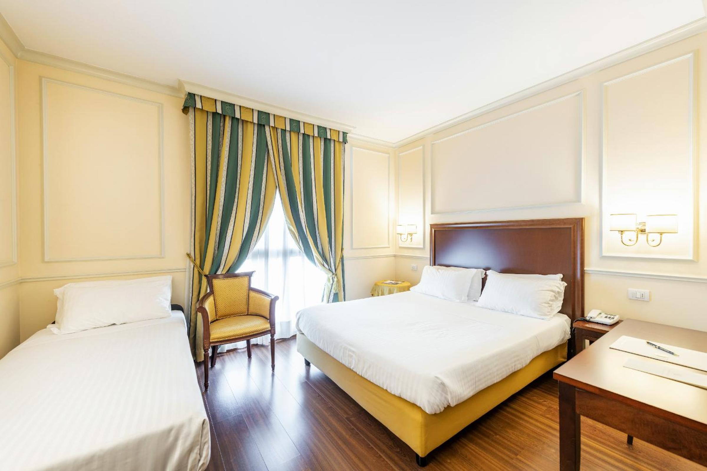 Classic Queen Room with Single Bed