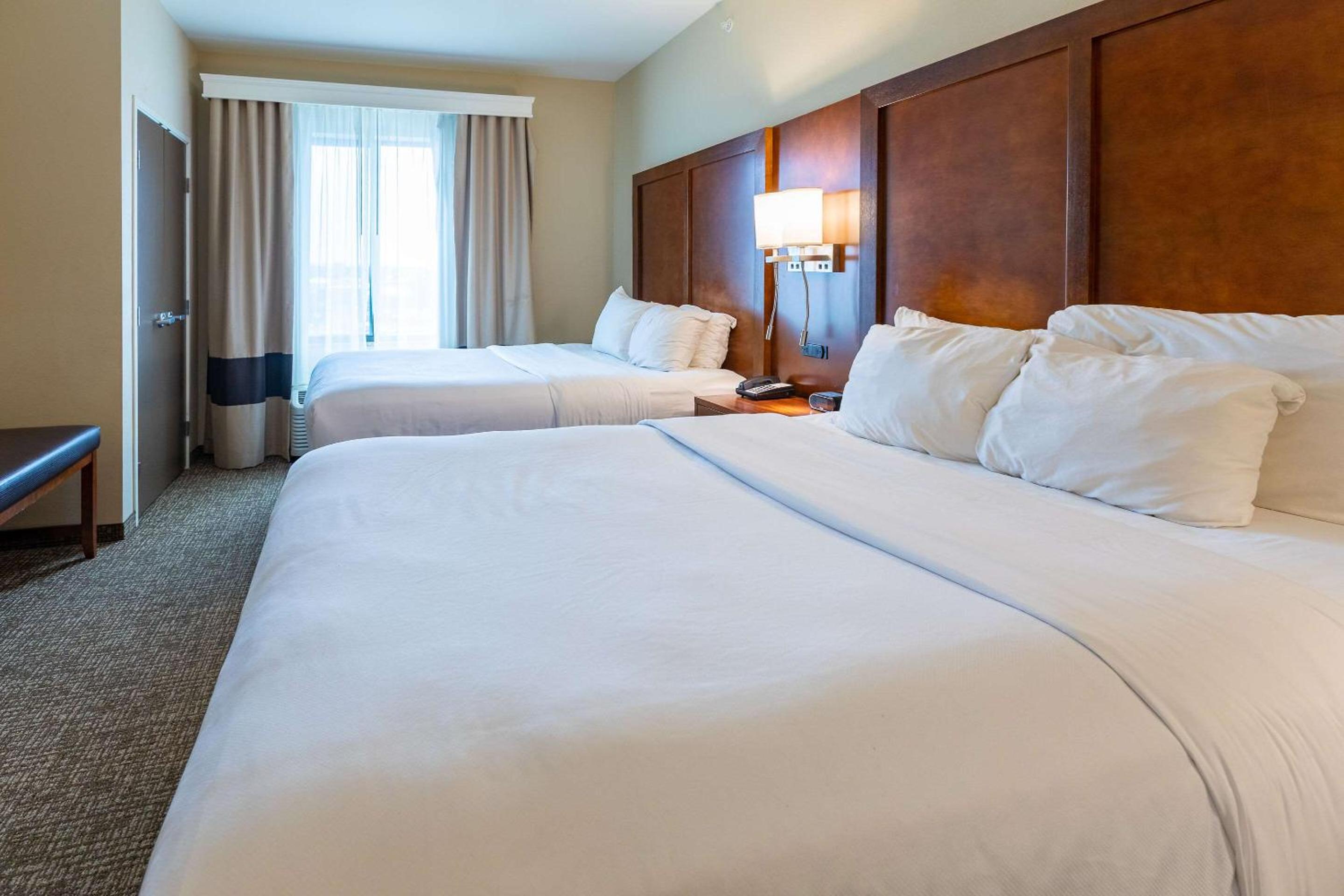 Executive Suite with two Queen Beds - Non-Smoking