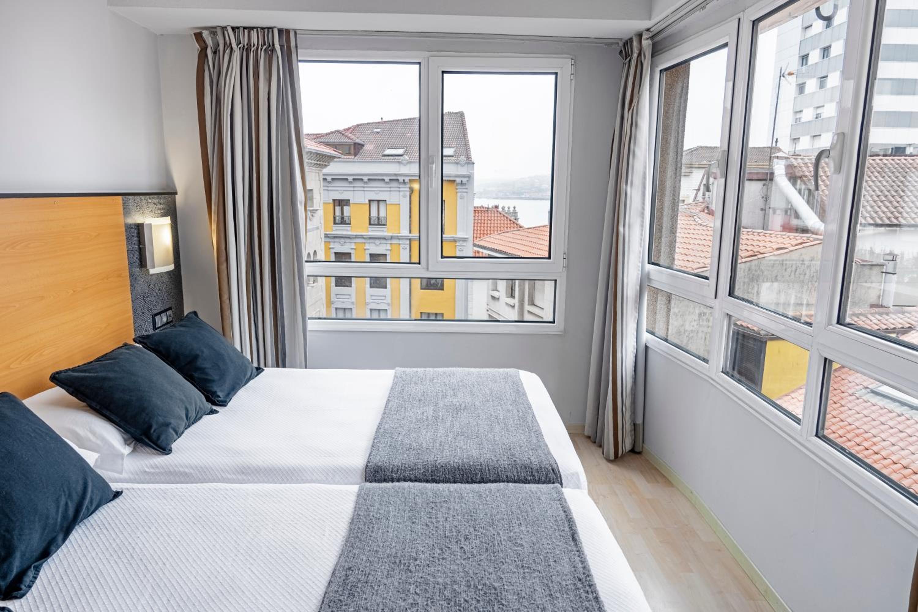  2 single beds