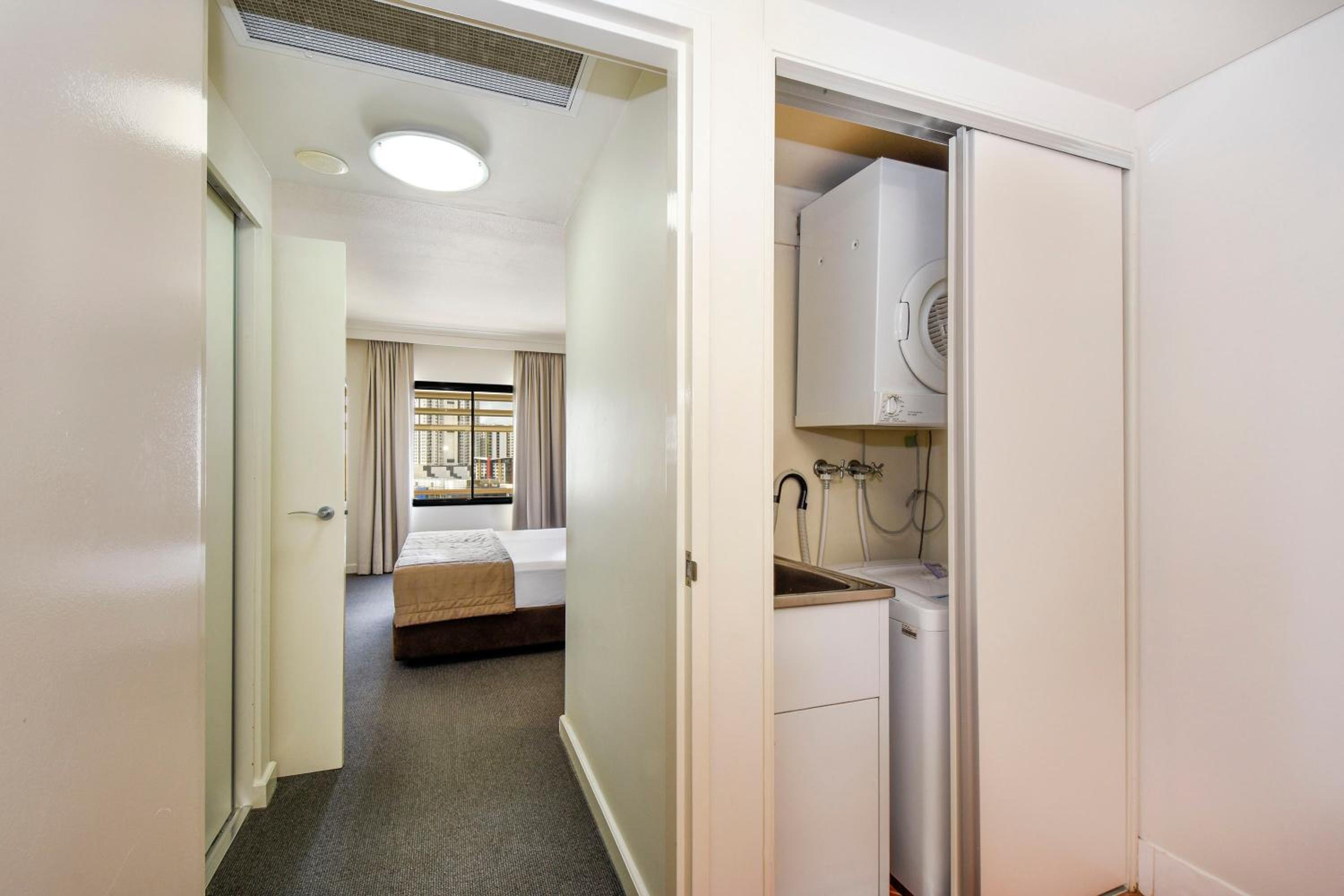 2 Bedroom Dual Key Apartment City View – Weekly Housekeeping