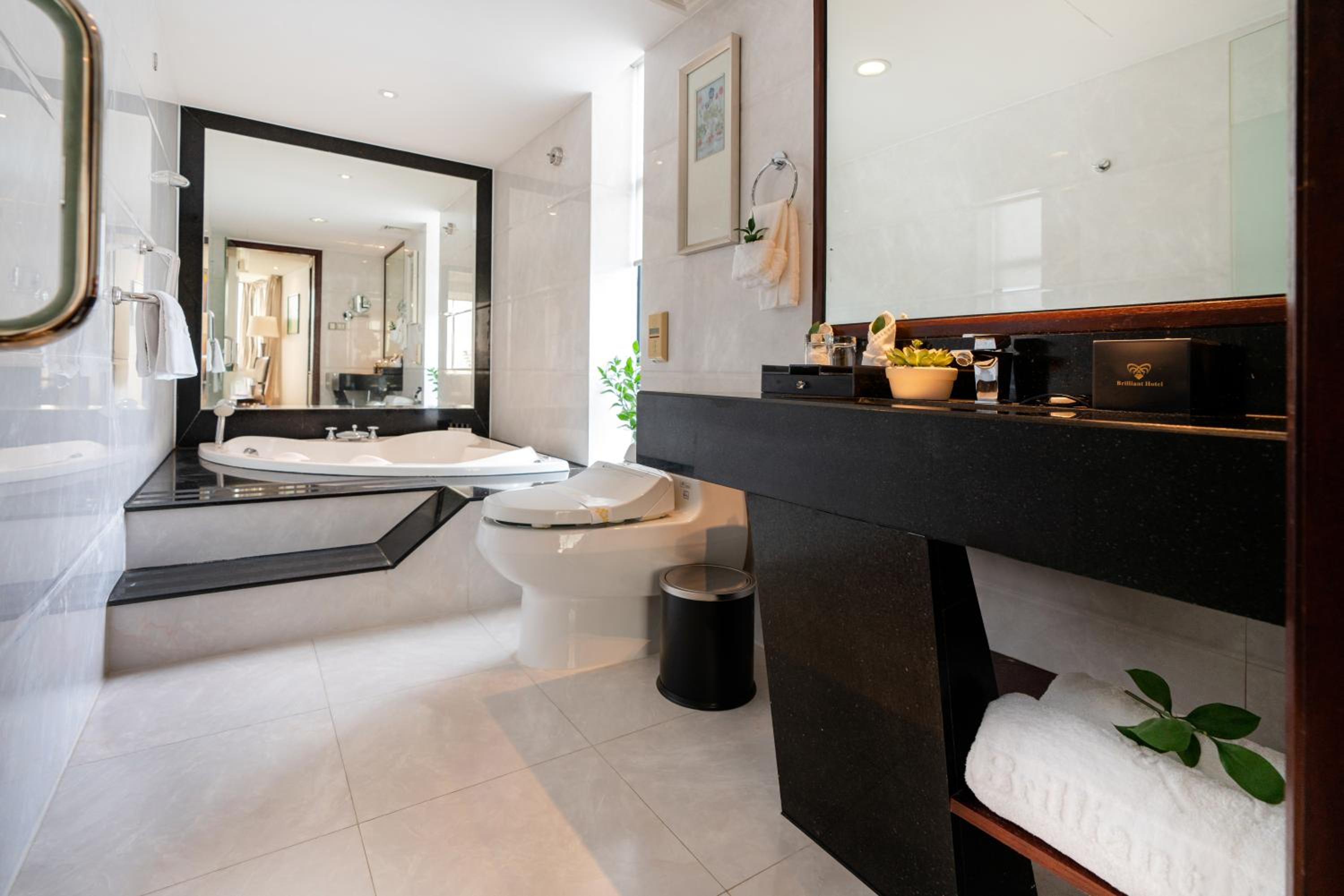 Grand Suite River View Double Room - One-way airport transfer & Afternoon Tea Included Once Per Stay