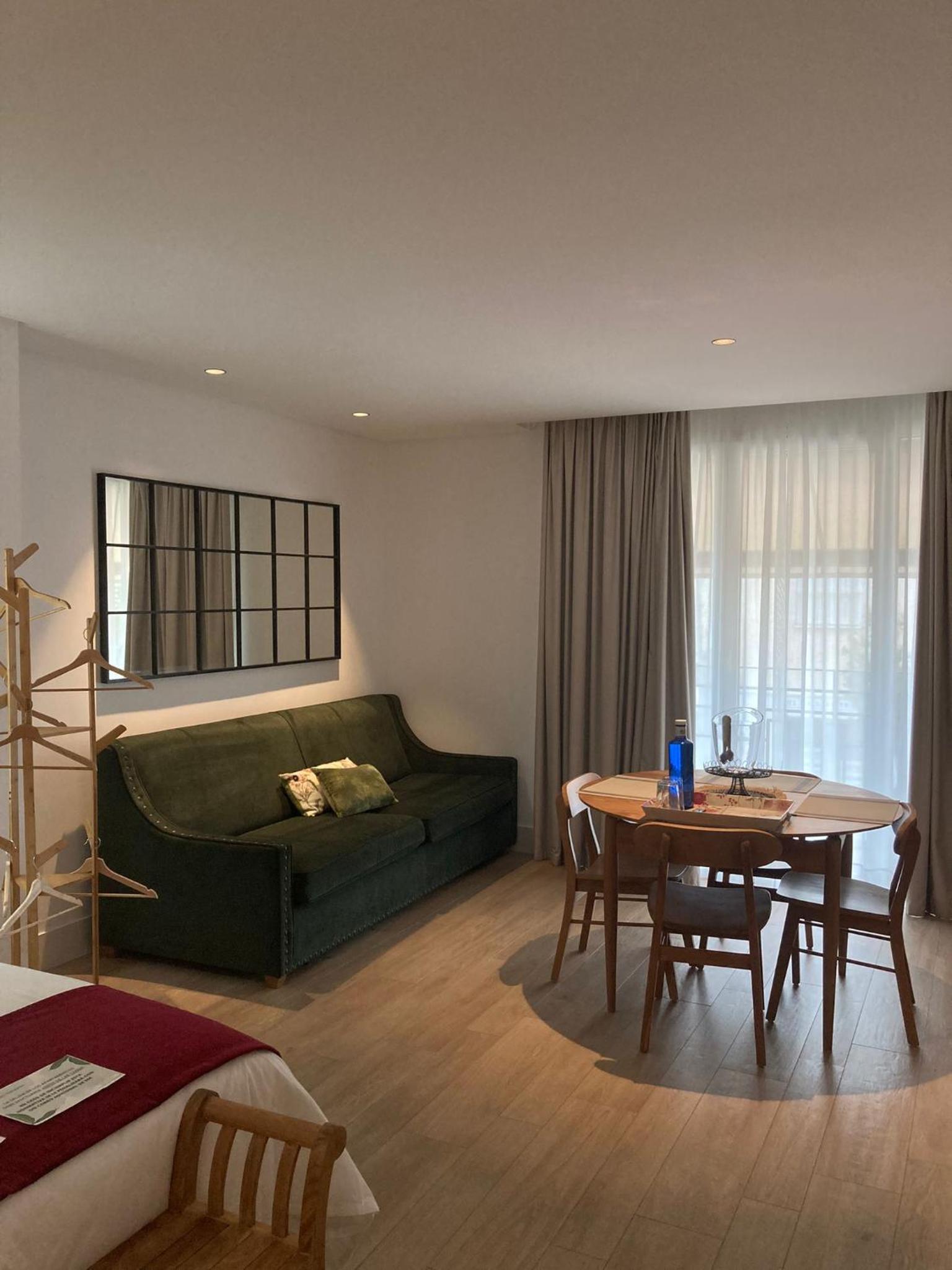 Apartment with Balcony Premium