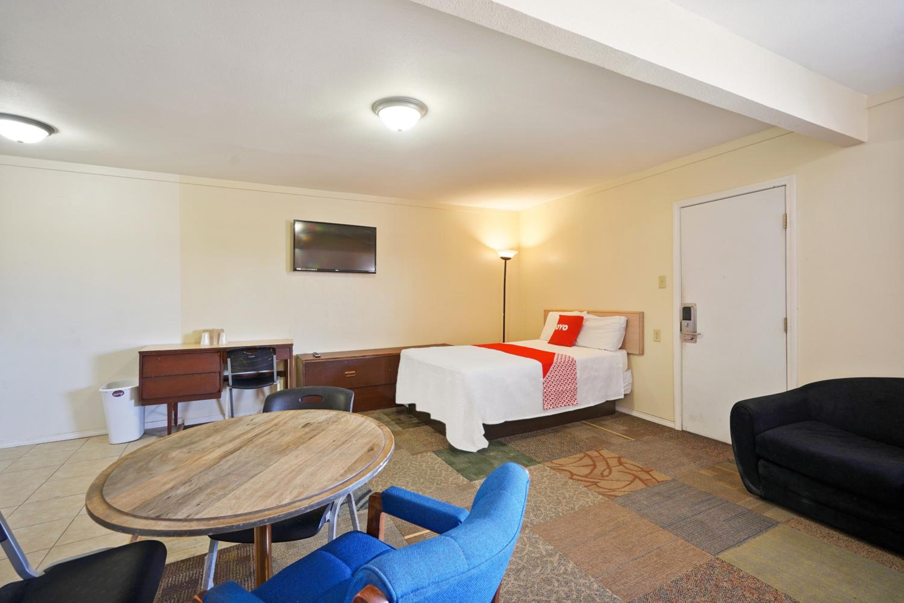 3 Full Bed with Kitchenette	