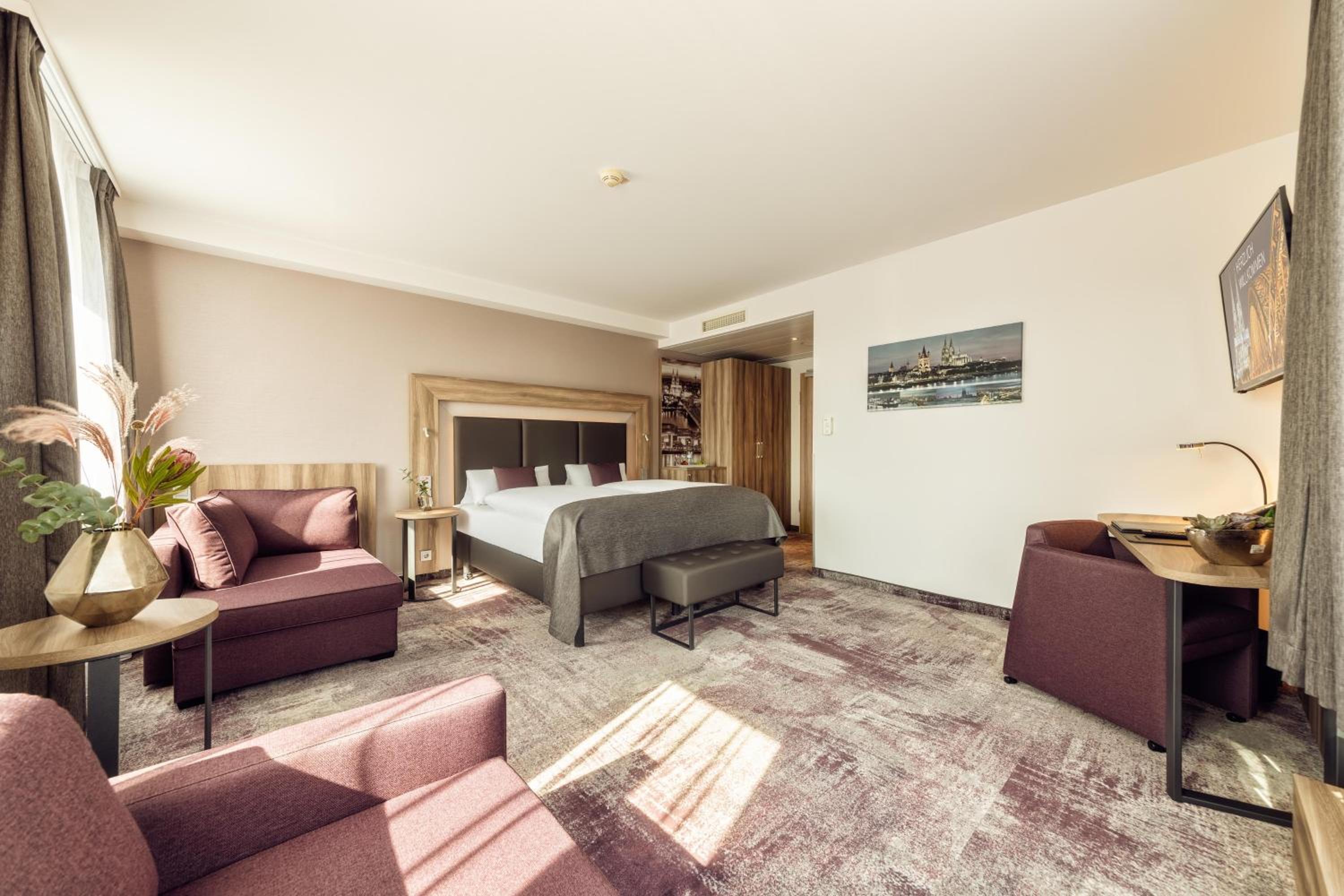 Junior Suite with Terrace and Cathedral View