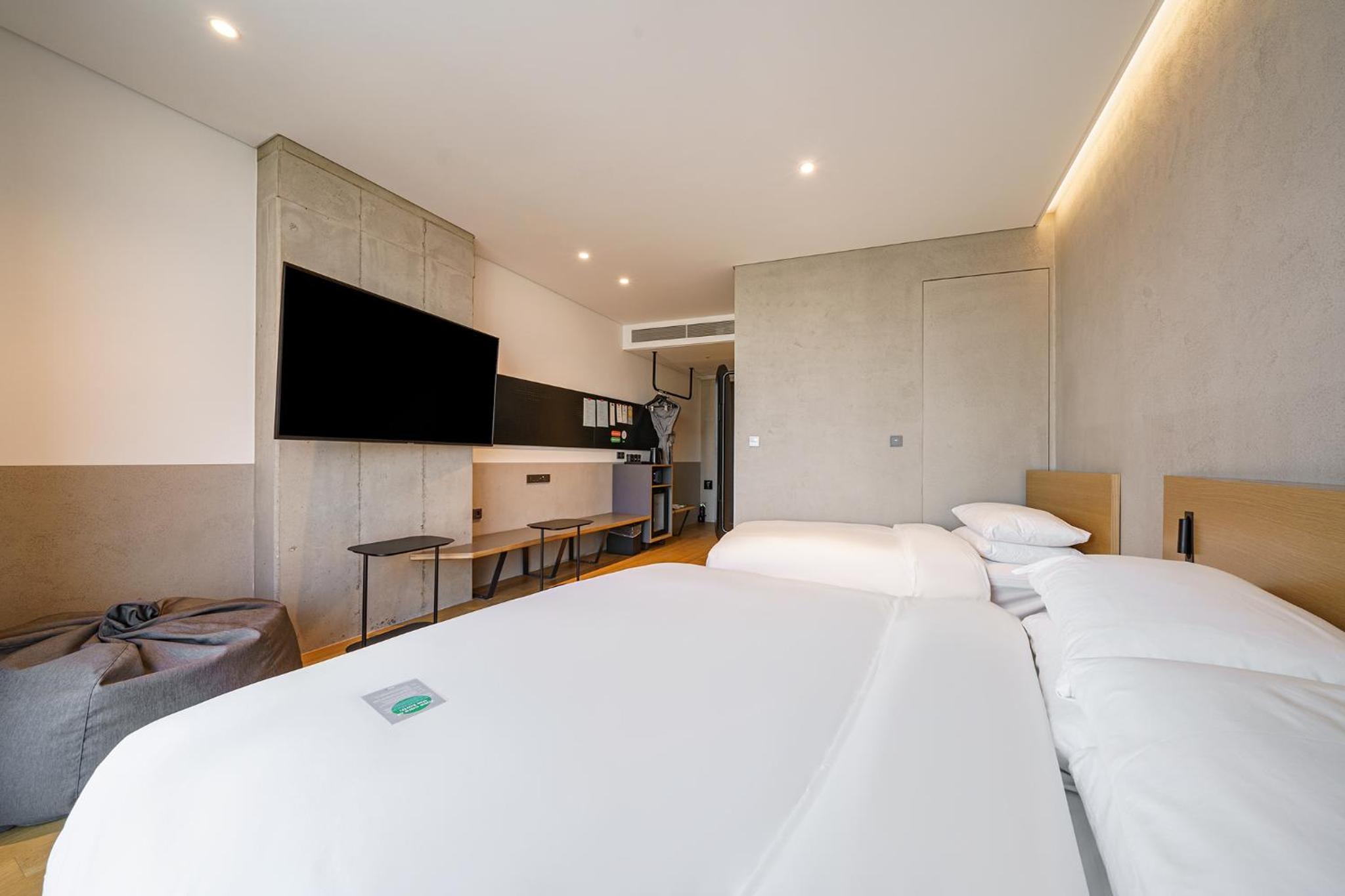 Twin Room -  Take 3 - Infinity Pool Included 