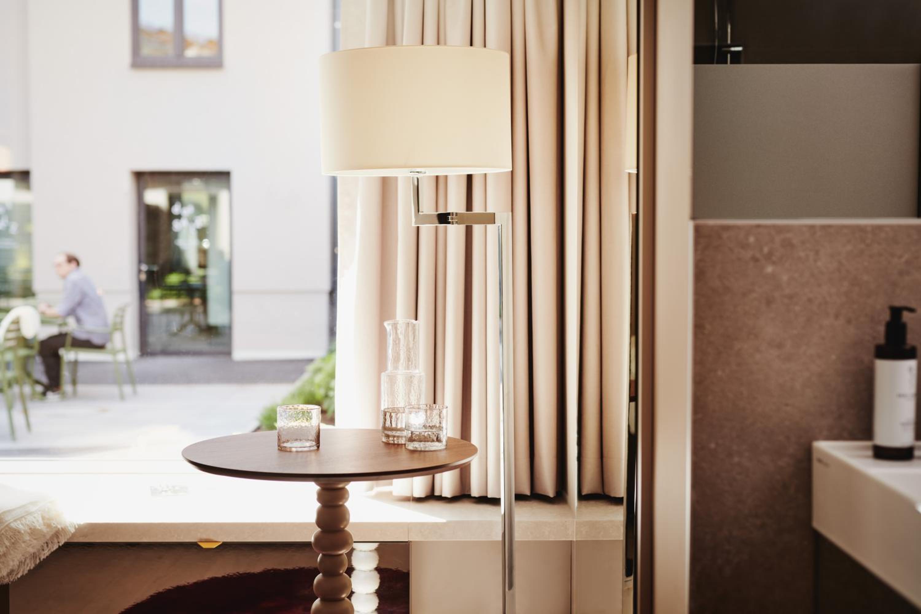  Urban Hideaway - ground floor with garden window