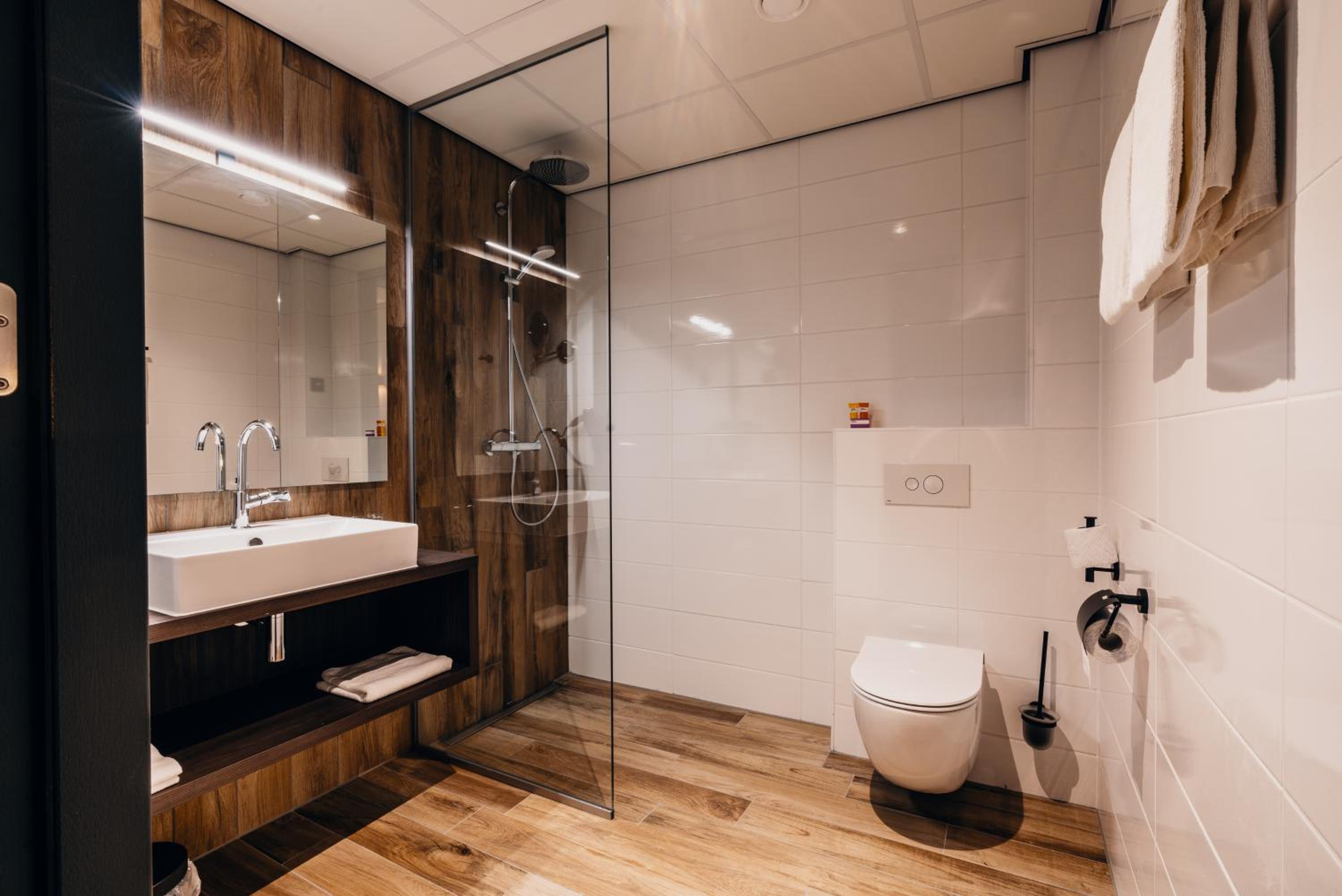 Deluxe Double Room with Shower