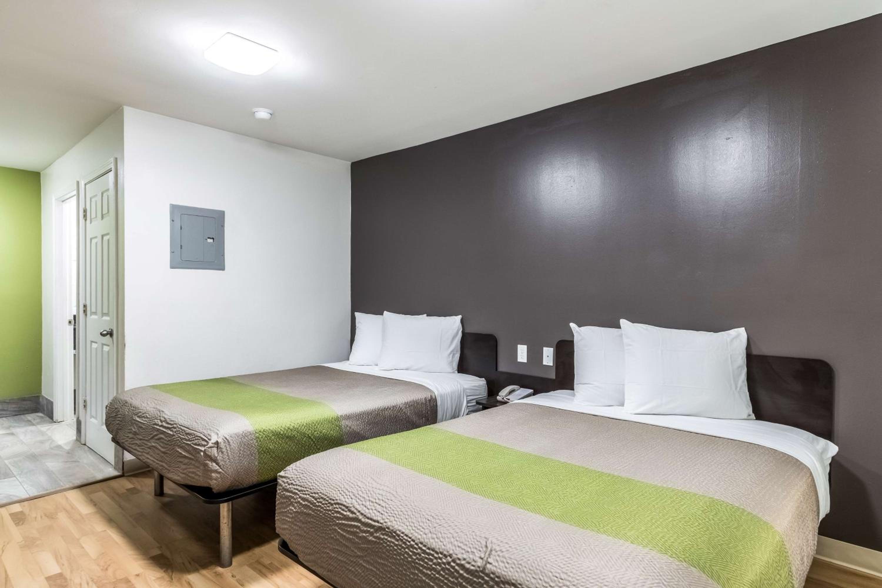 Deluxe King Room - Non-Smoking