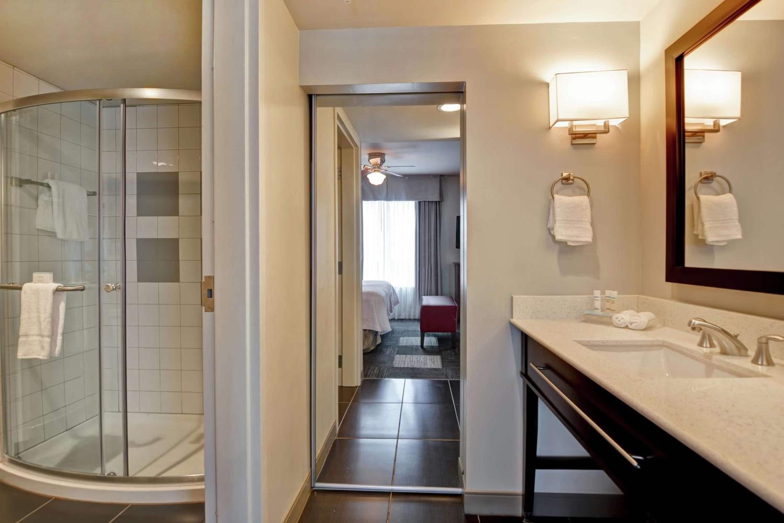 One-Bedroom King Suite - Non-Smoking