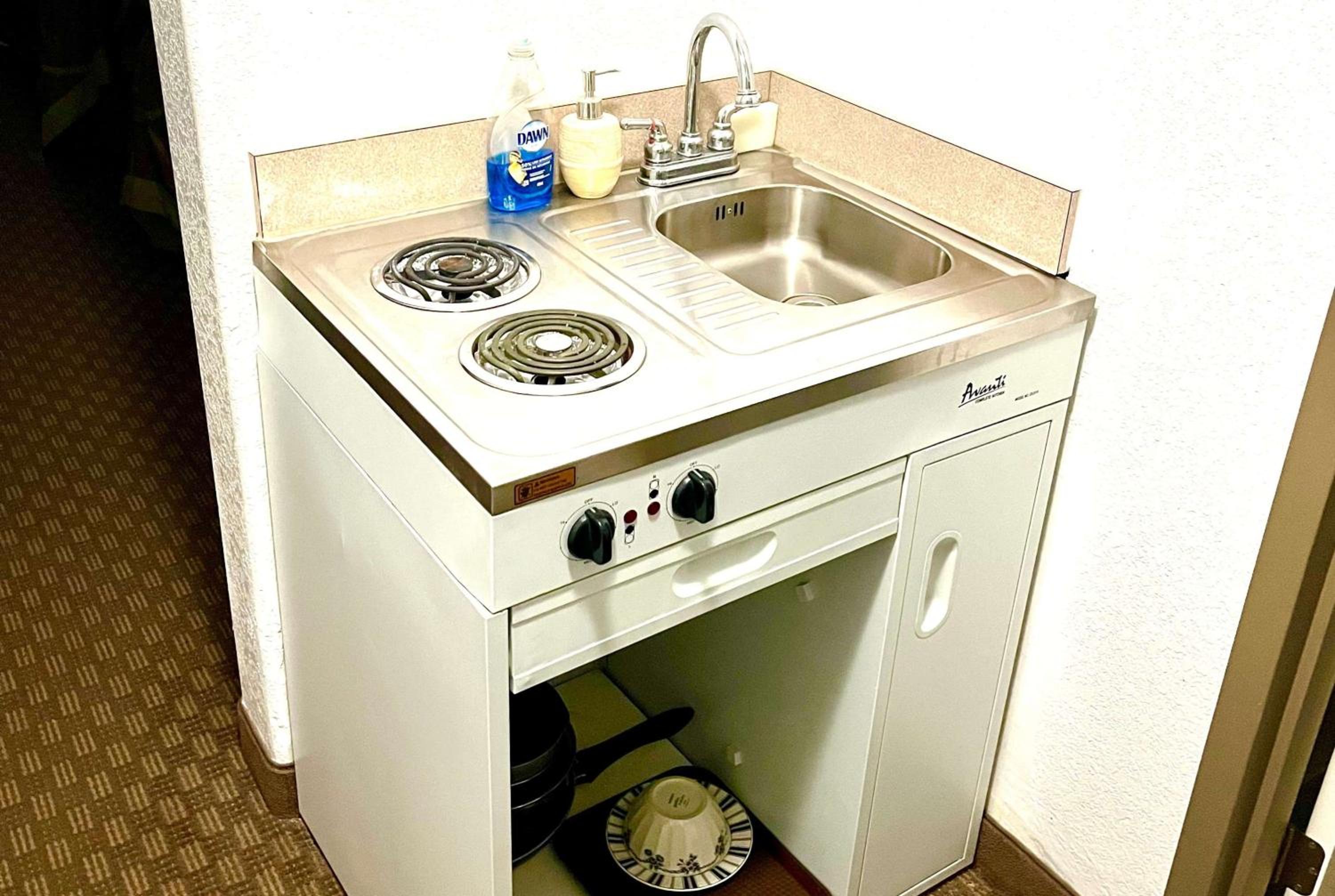 Queen Room with Two Queen Beds and Kitchenette - Non-Smoking