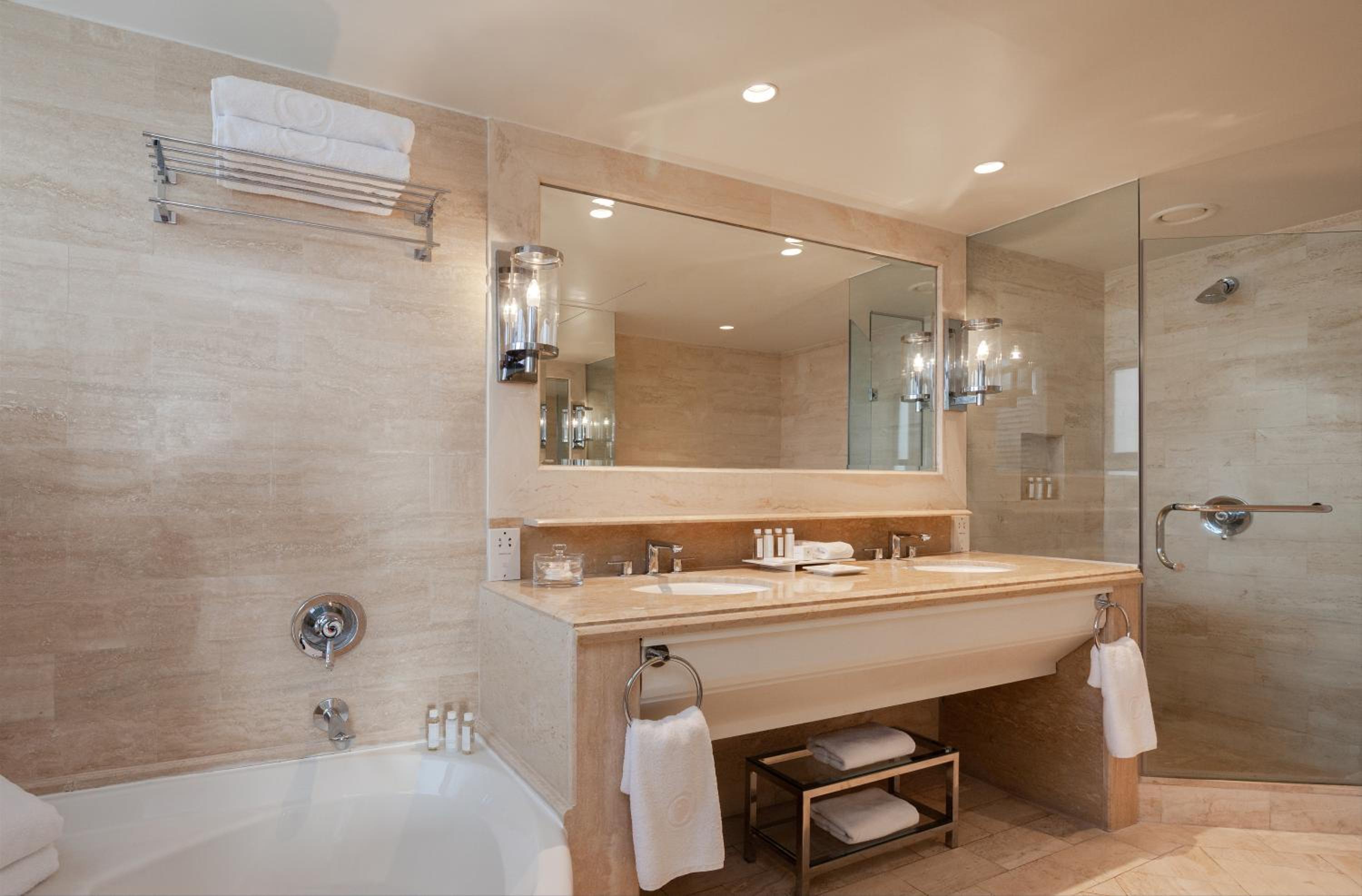 Two Bedroom Sea View Deluxe Suite