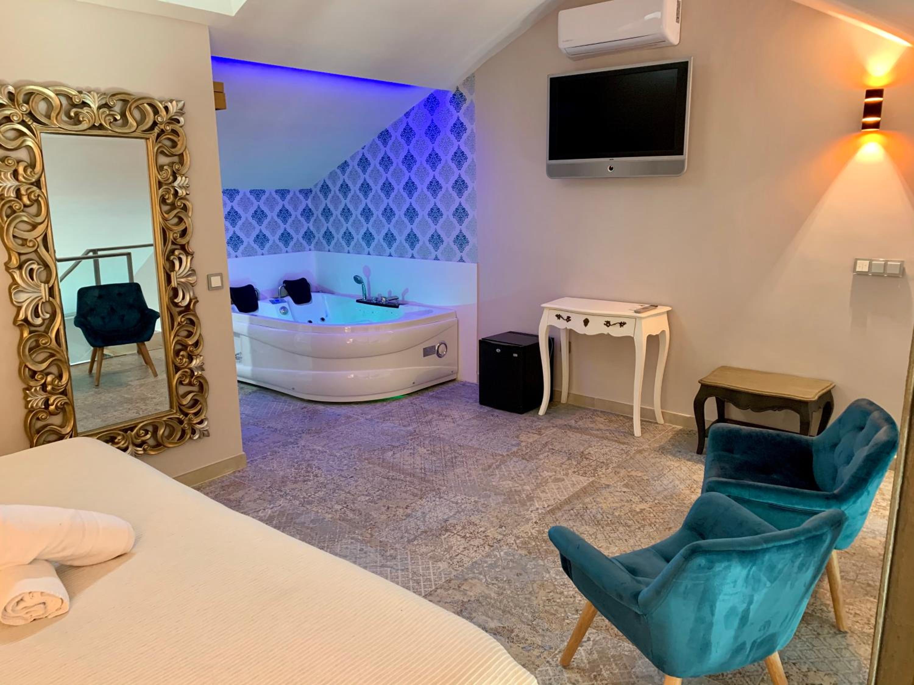 Duplex Suite with Spa Bath