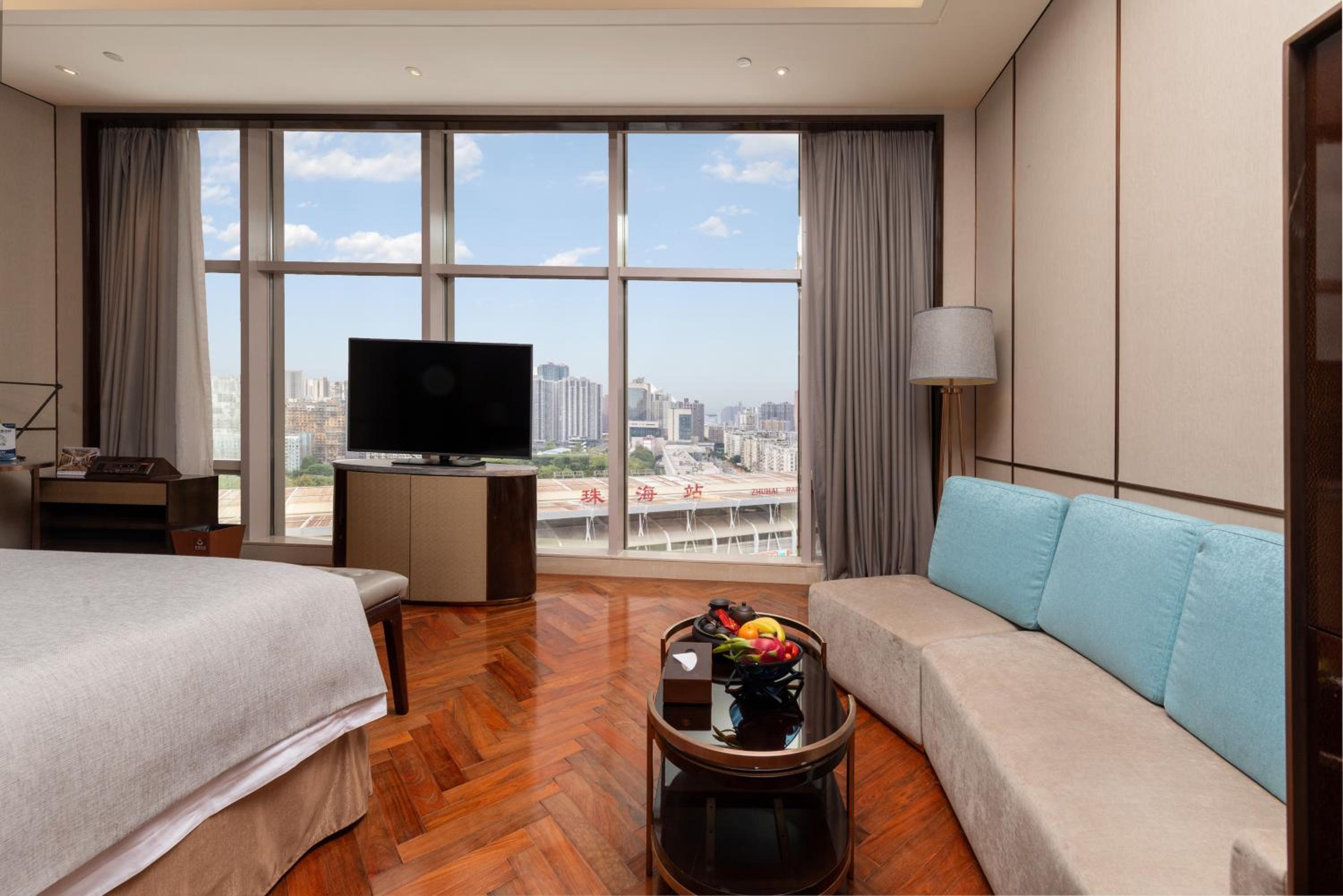 Premier Business Queen Room
