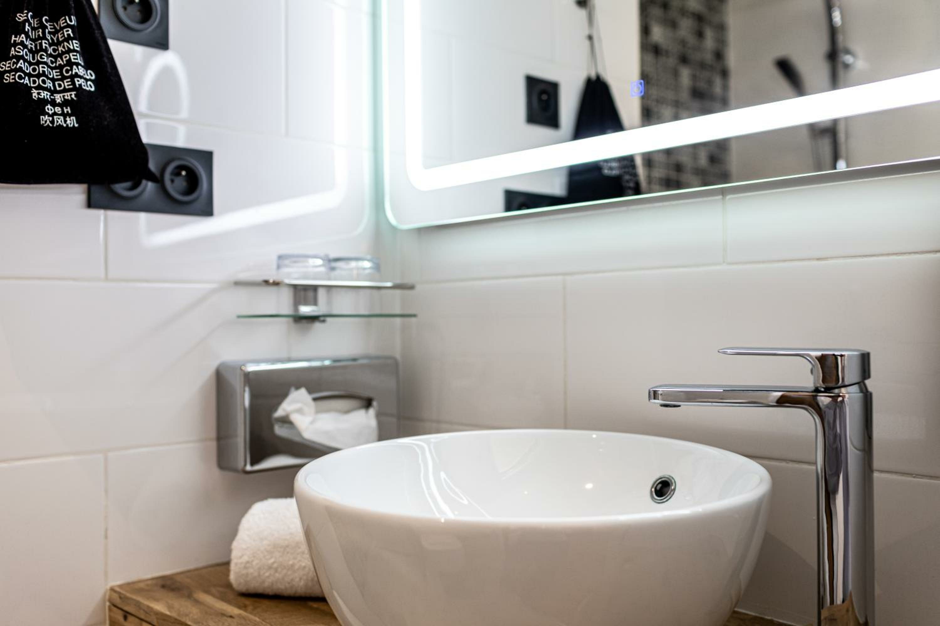 CLASSIC COMFORT ROOM