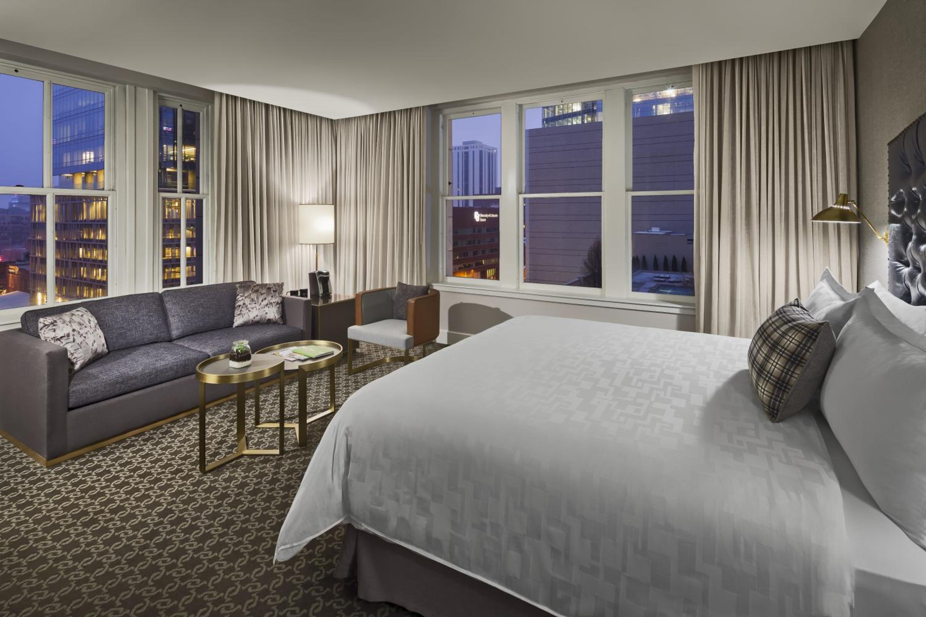 Deluxe King Suite