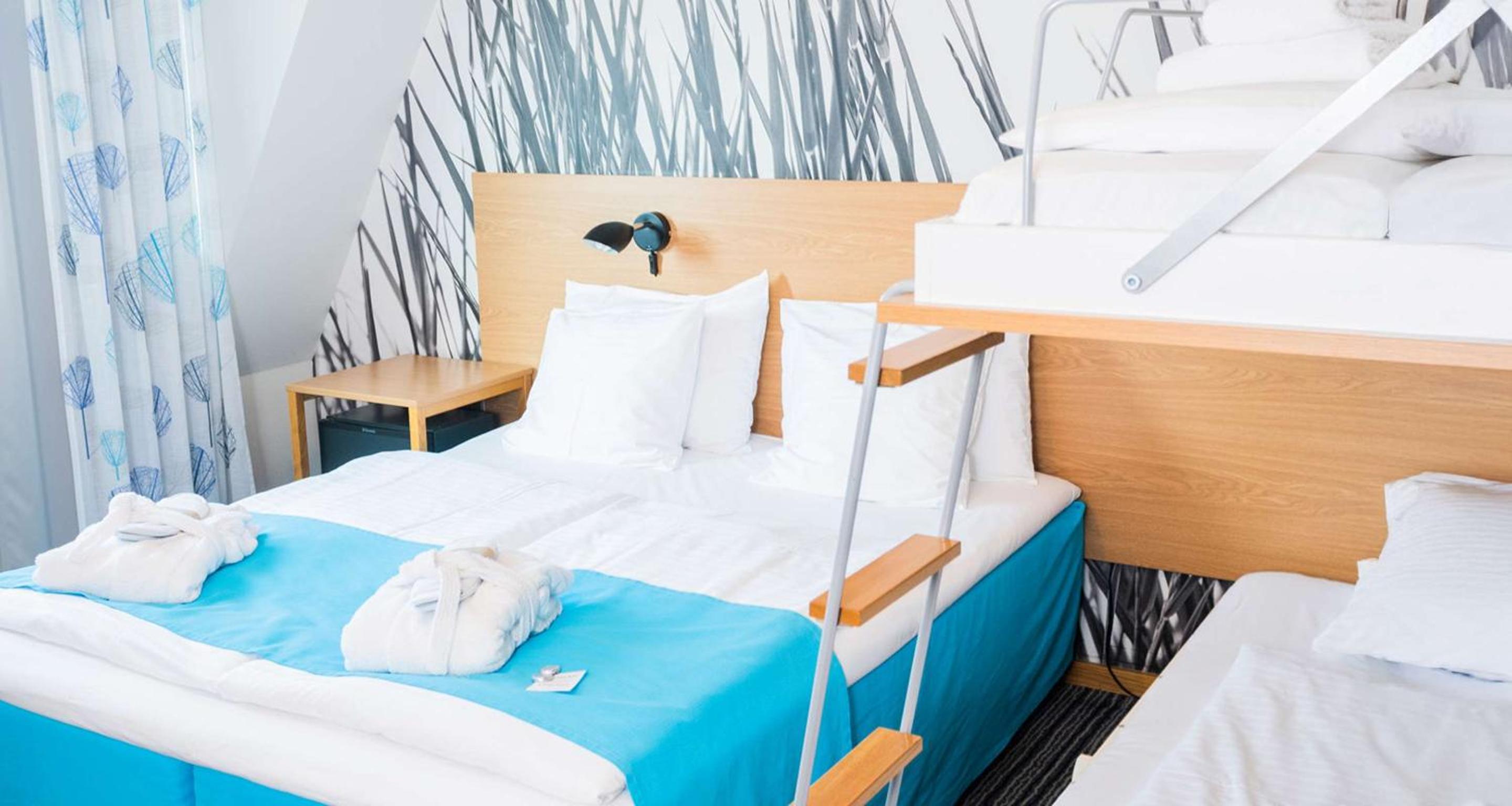 Family Room with Wall Bed - Non-Smoking